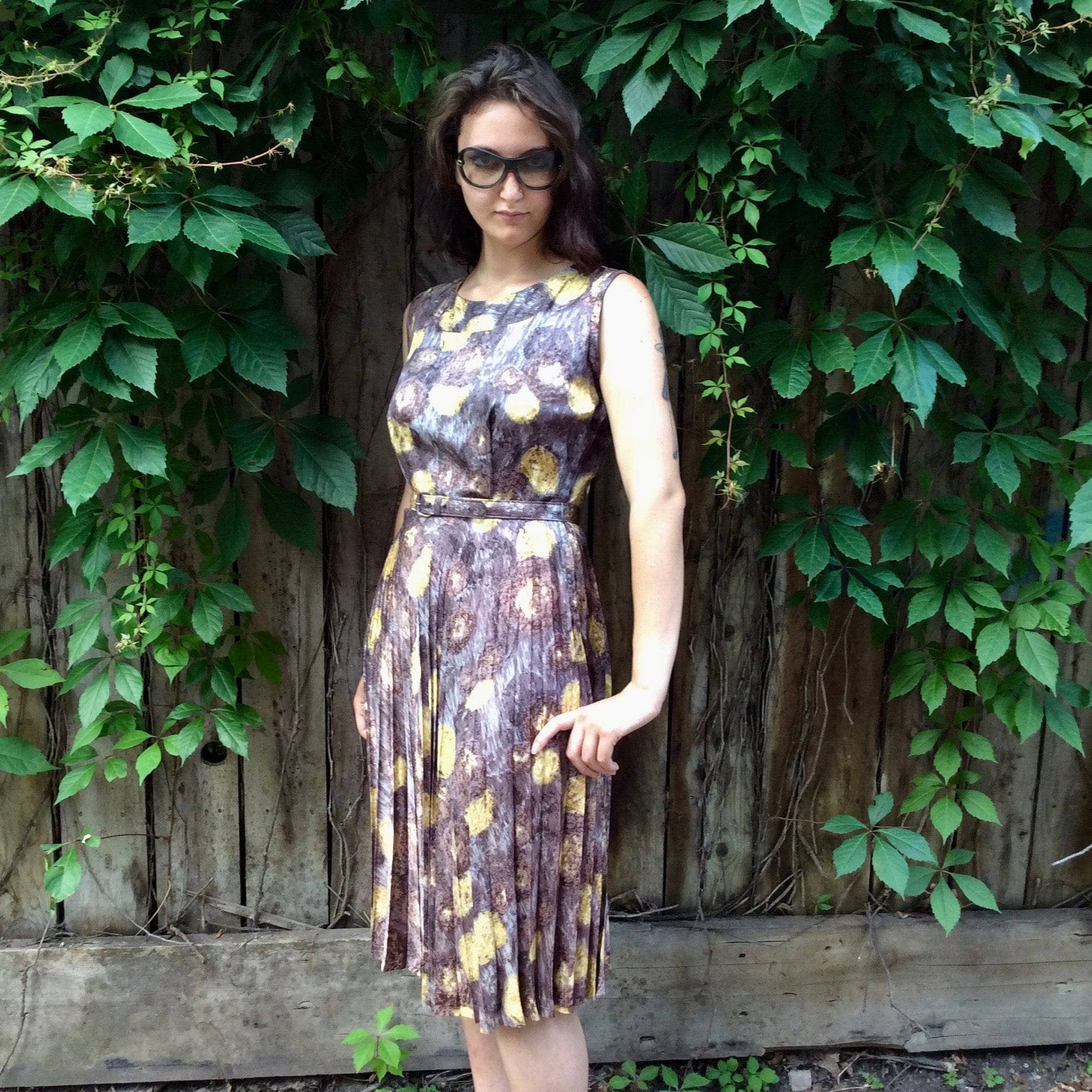 1950s Sunburst Pleated Sleeveless Dress Medium - Image 3