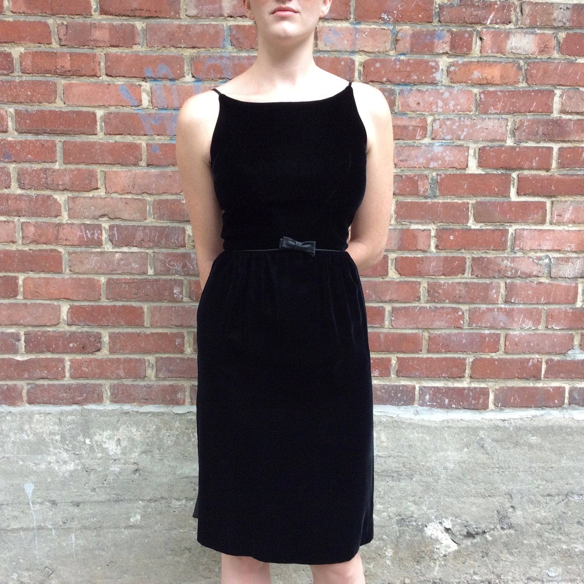 1950s-1960s Black Velvet Sleeveless Cocktail Dress S - Image 3