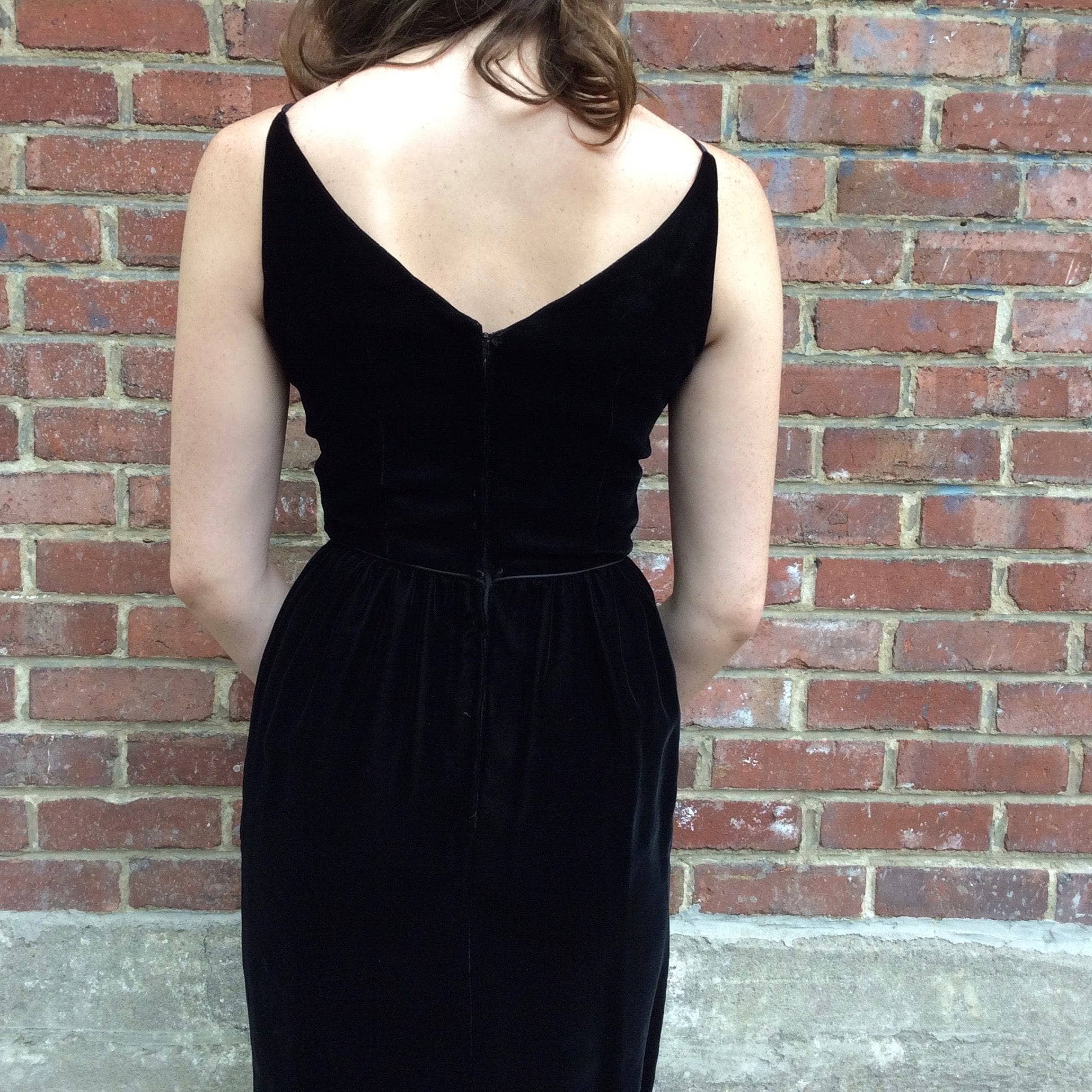 1950s-1960s Black Velvet Sleeveless Cocktail Dress S - Image 5