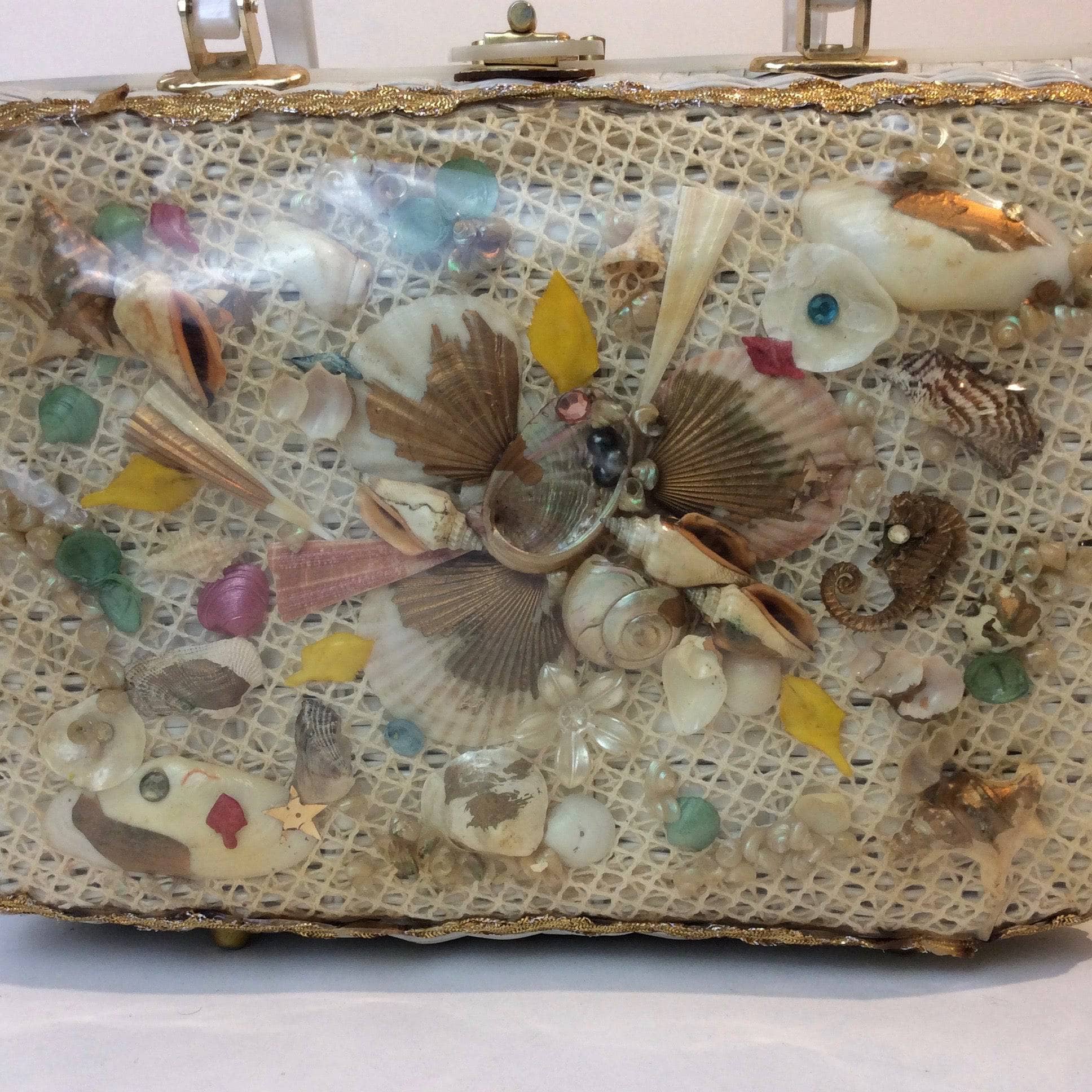 1950s-60s Seashell White Wicker Basket Purse - Image 3