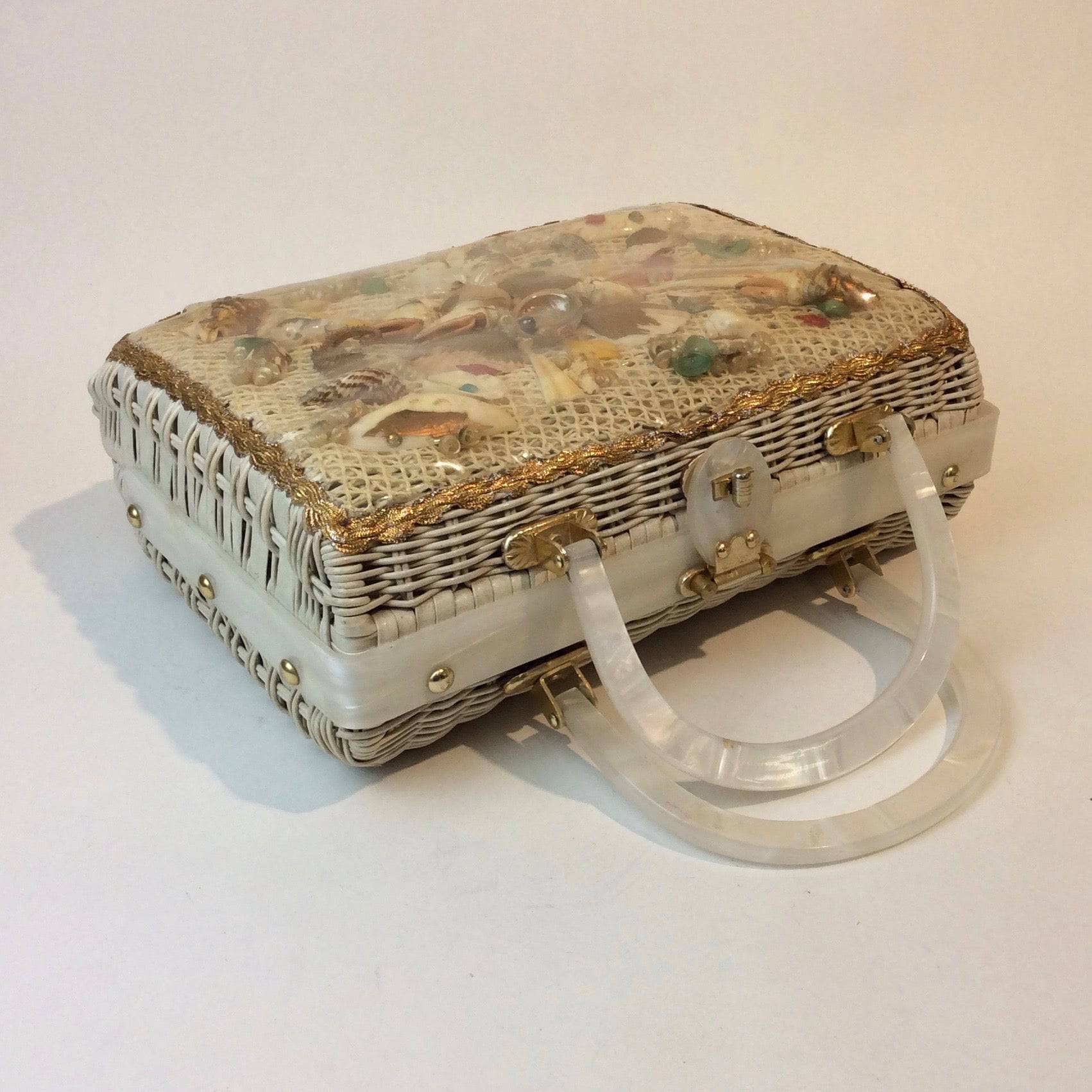 1950s-60s Seashell White Wicker Basket Purse - Image 4