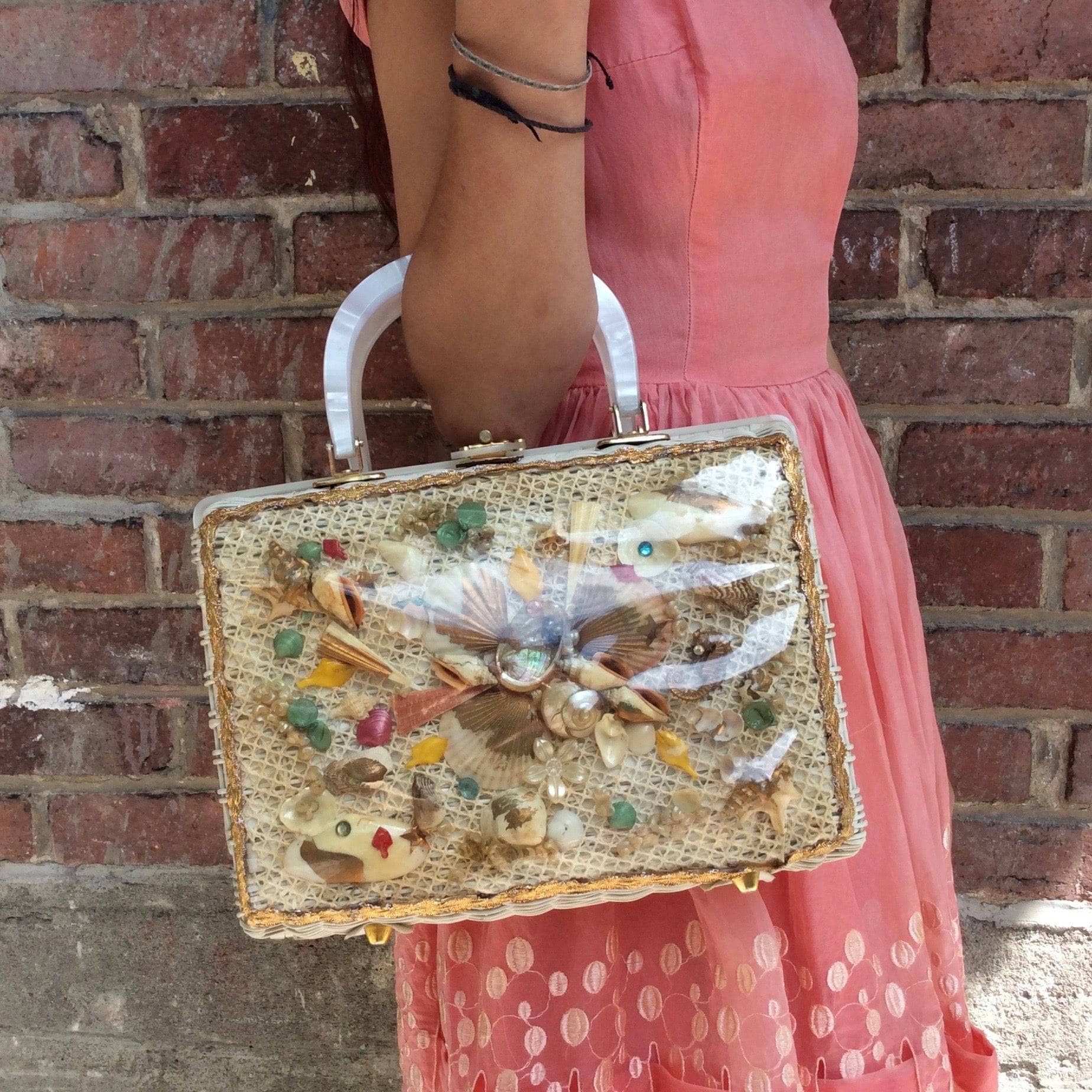 1950s-60s Seashell White Wicker Basket Purse - Image 8