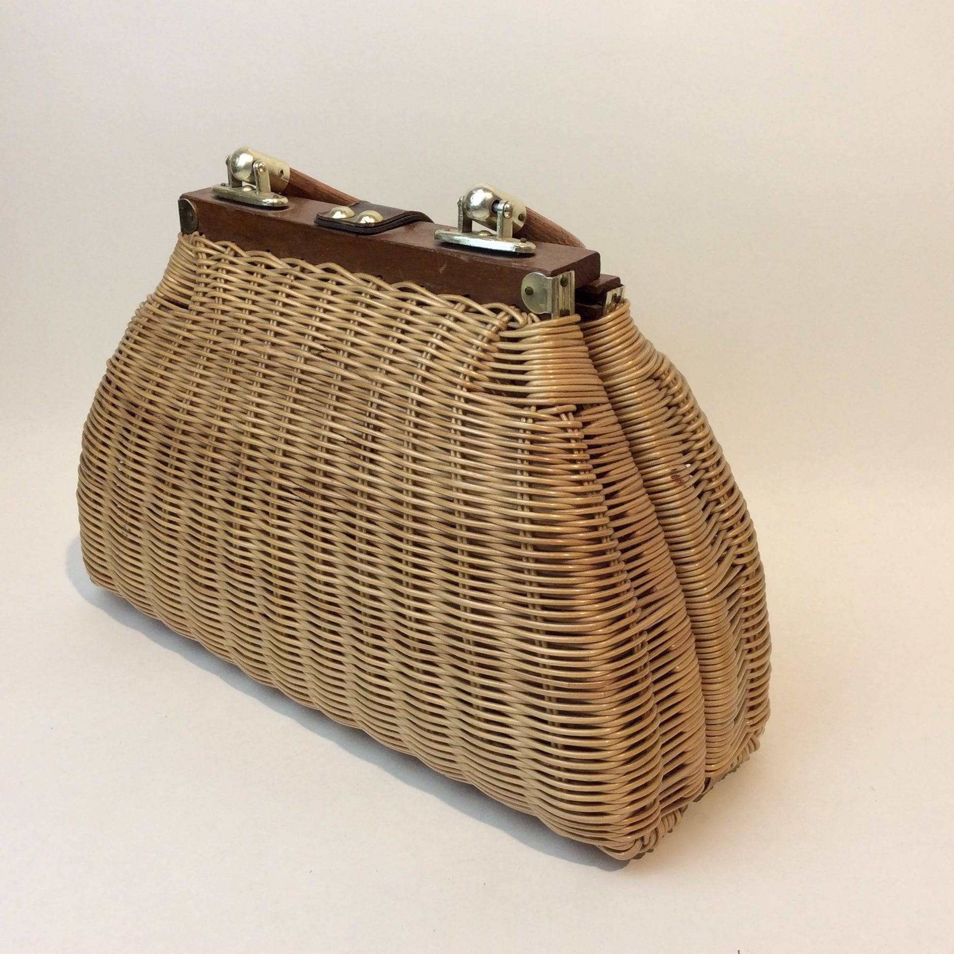 1950s-60s Wicker Handbag with Wood Frame and Handle - Image 3