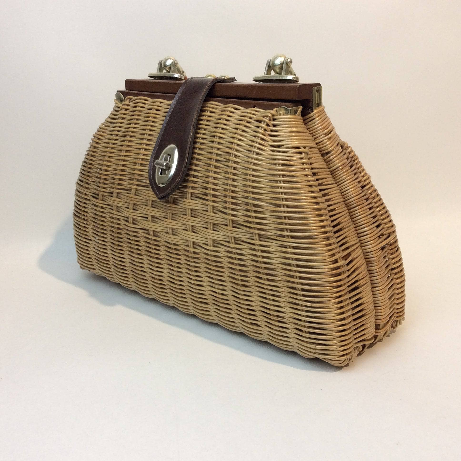1950s-60s Wicker Handbag with Wood Frame and Handle - Image 5