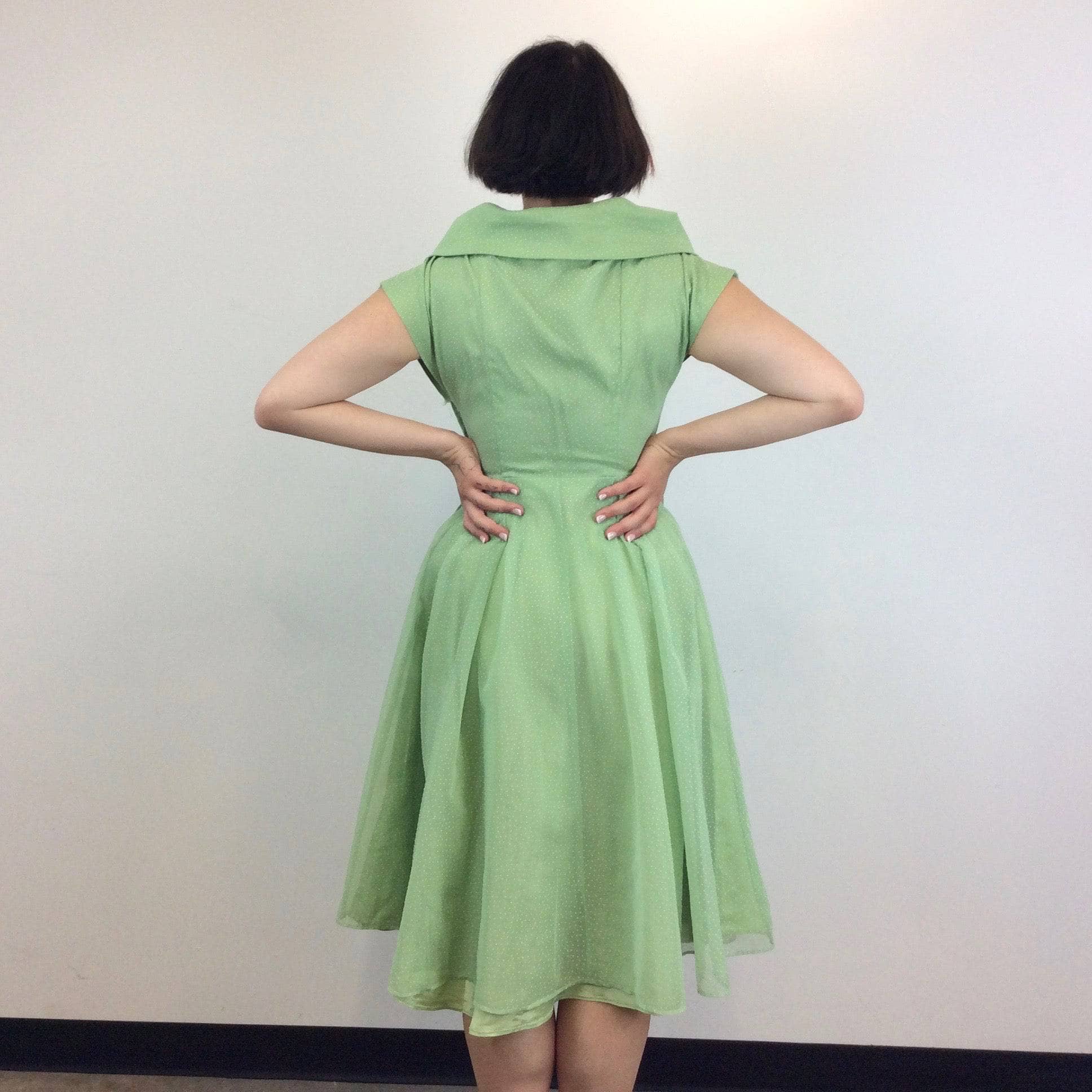 1950s Apple Green Short Sleeve Chiffon Dress Medium - Image 3