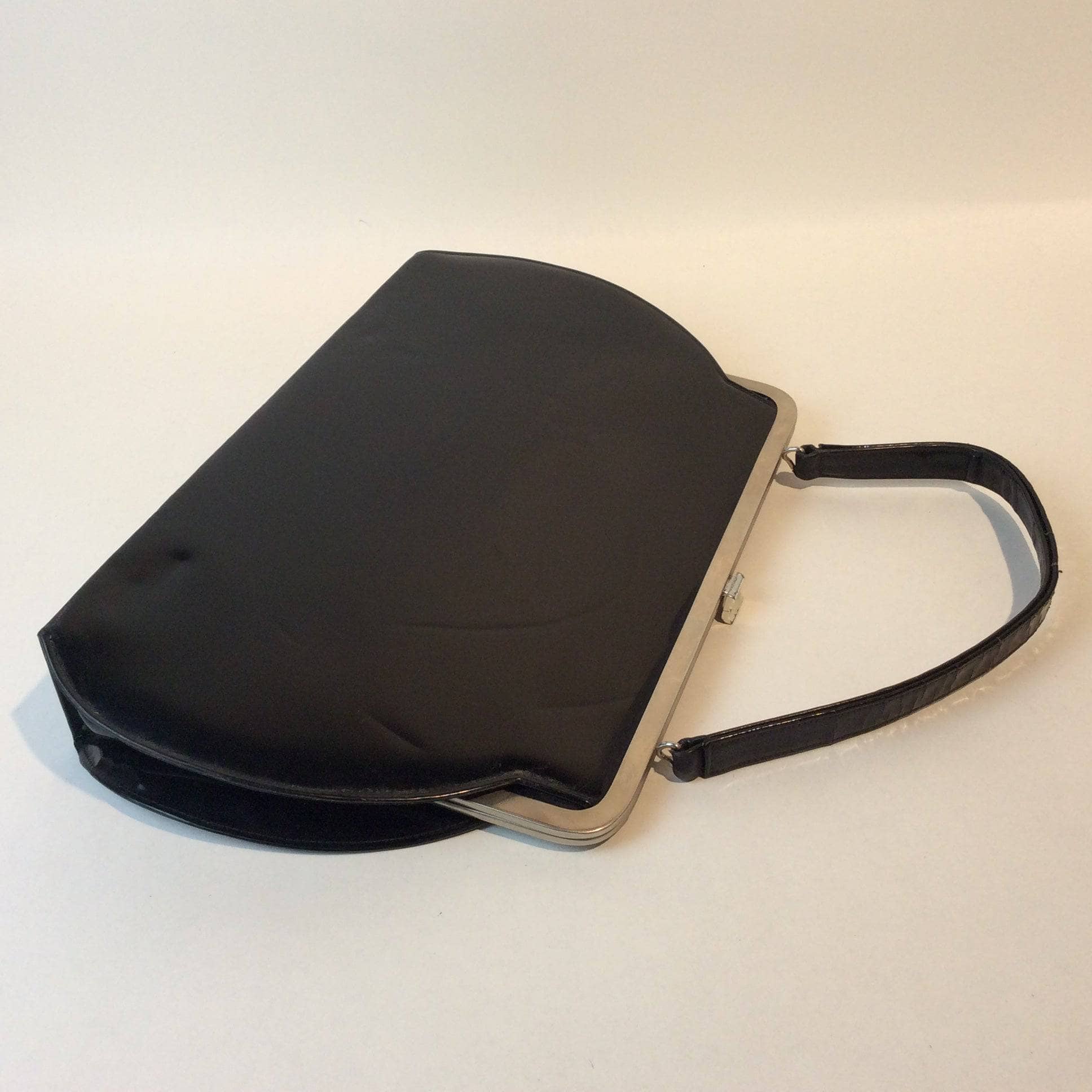 1950s Black Faux Patent Leather Oversized Frame Bag - Image 3
