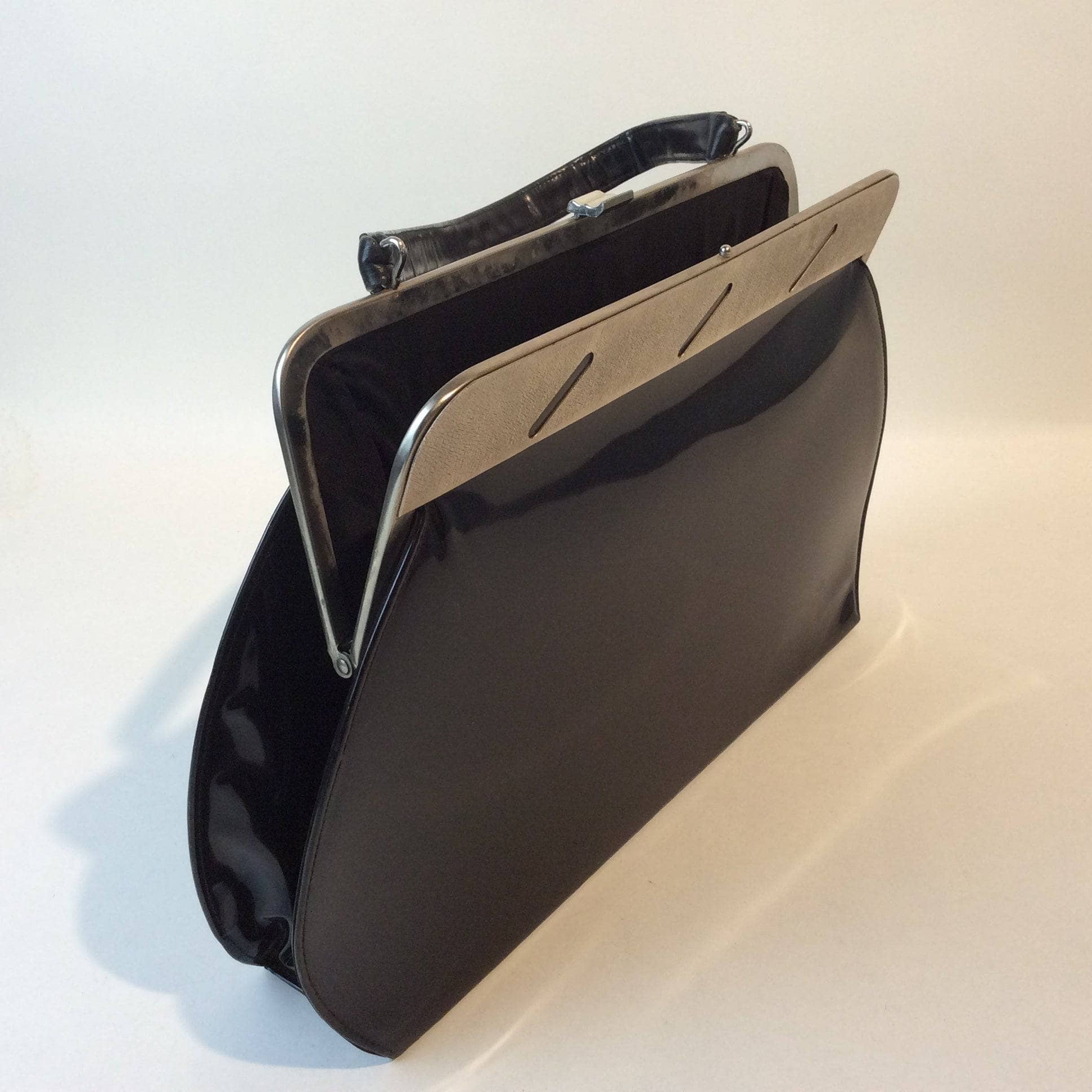 1950s Black Faux Patent Leather Oversized Frame Bag - Image 4