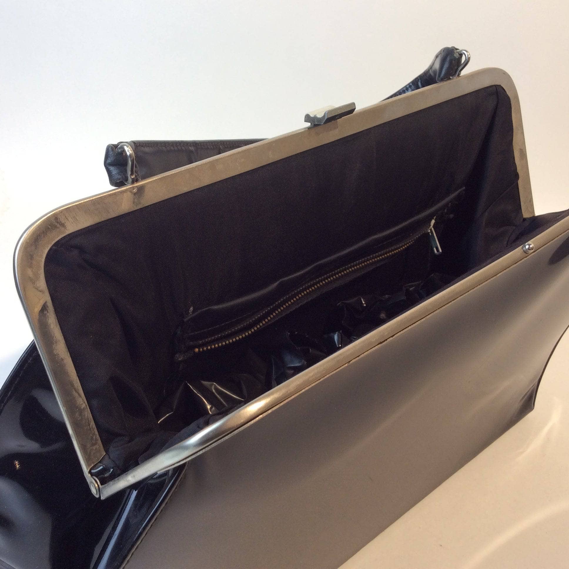 1950s Black Faux Patent Leather Oversized Frame Bag - Image 5