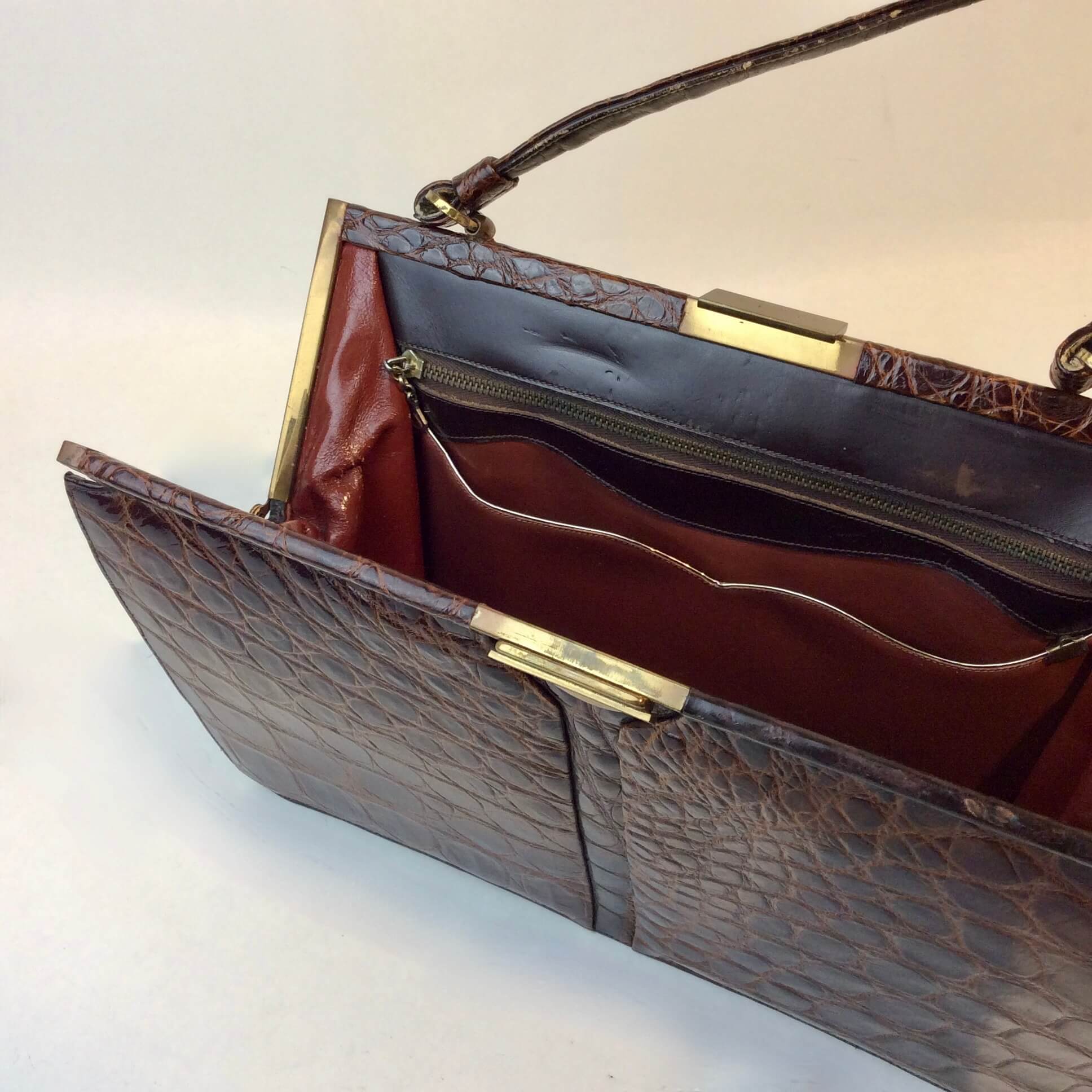 1950s Brown Alligator Leather Frame Handbag - Image 5