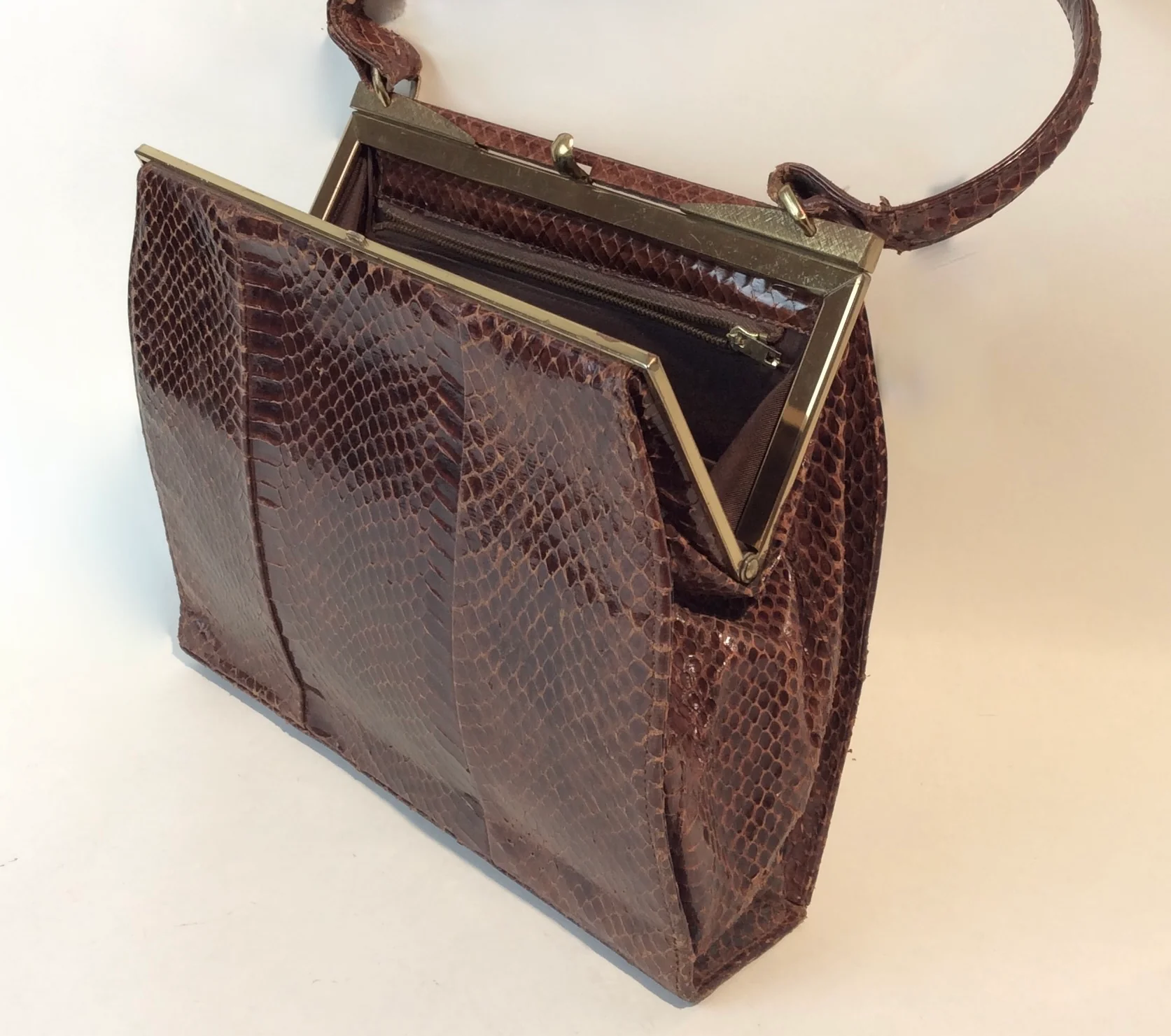 1950s Genuine Snakeskin Frame Handbag with Velvet Interior - Image 4