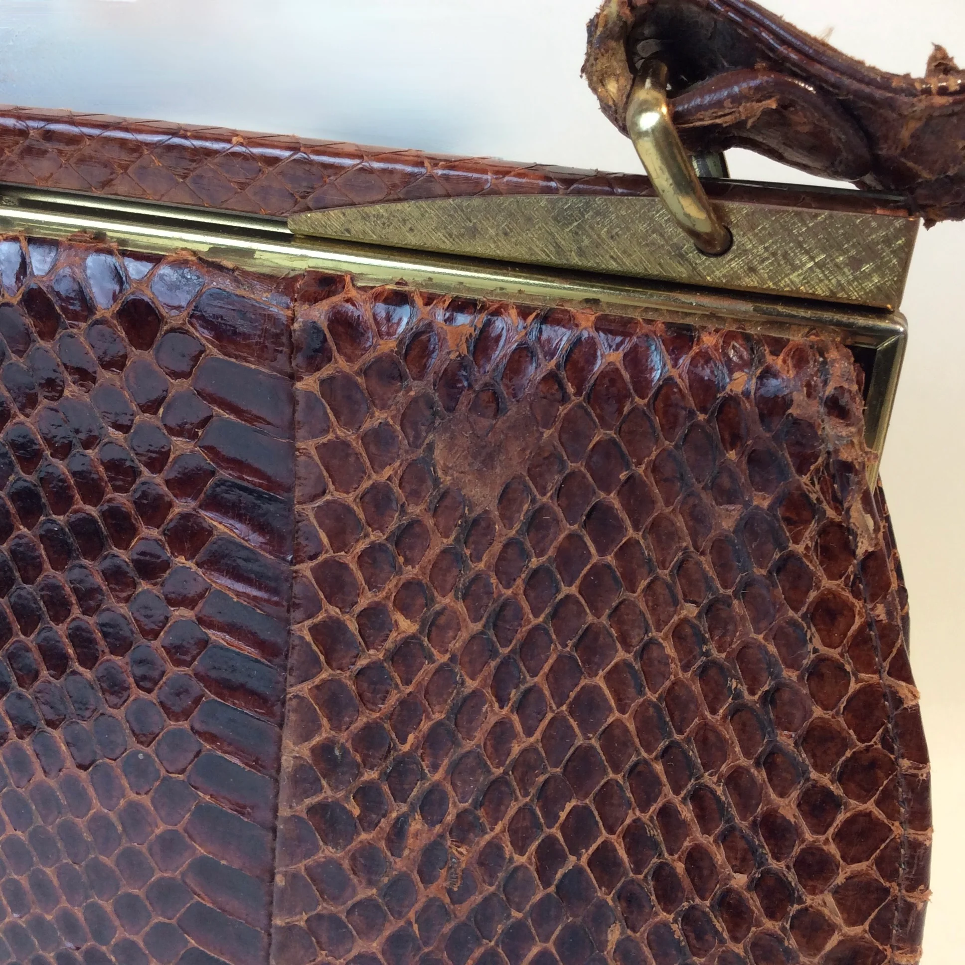 1950s Genuine Snakeskin Frame Handbag with Velvet Interior - Image 7