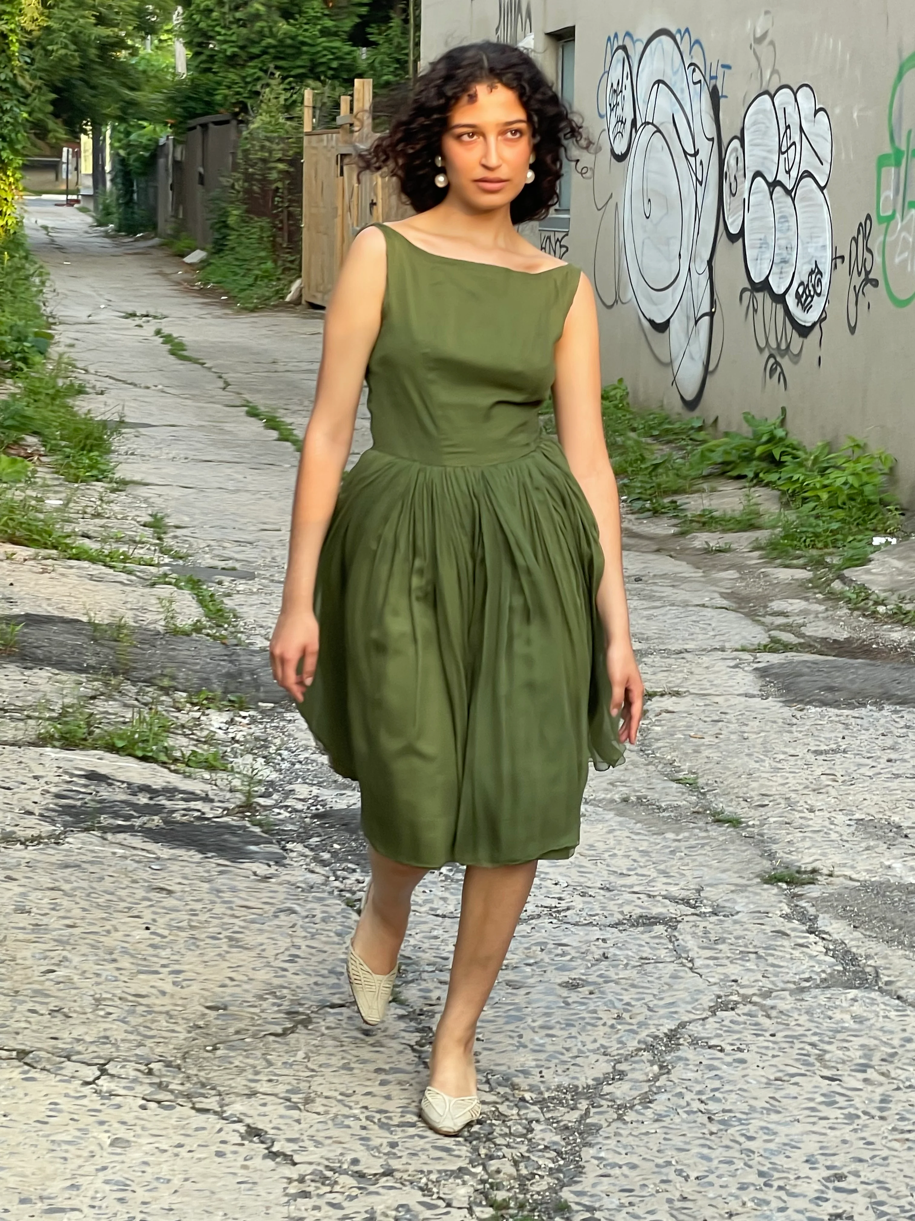 1950s Green Silk Chiffon Open-Back Cocktail Dress Small - Image 3