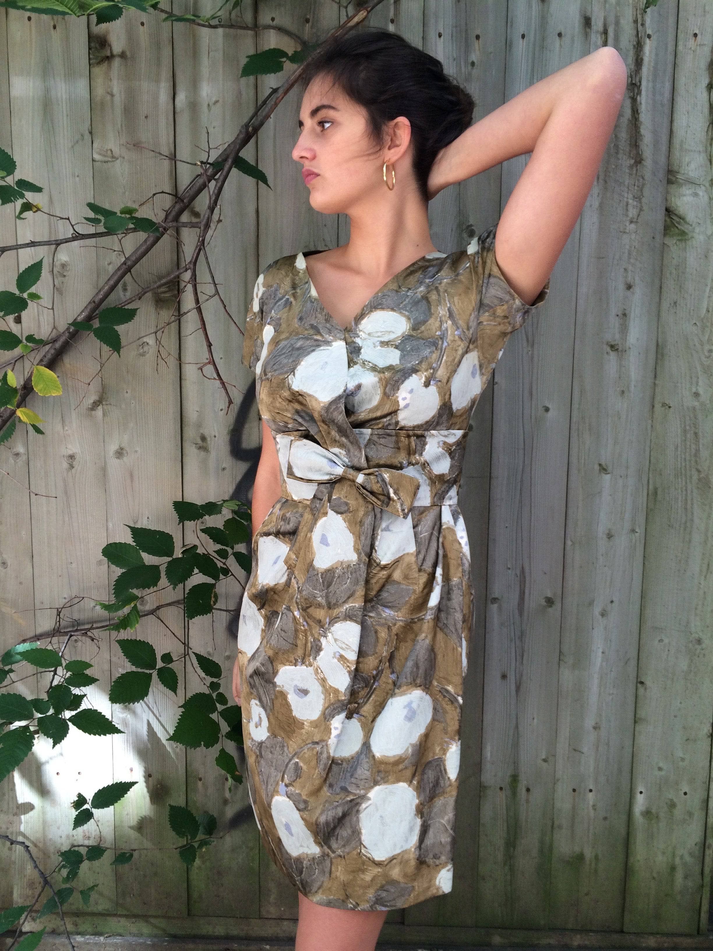 1950s Grey Floral Print Silk Cocktail Dress Medium - Image 4