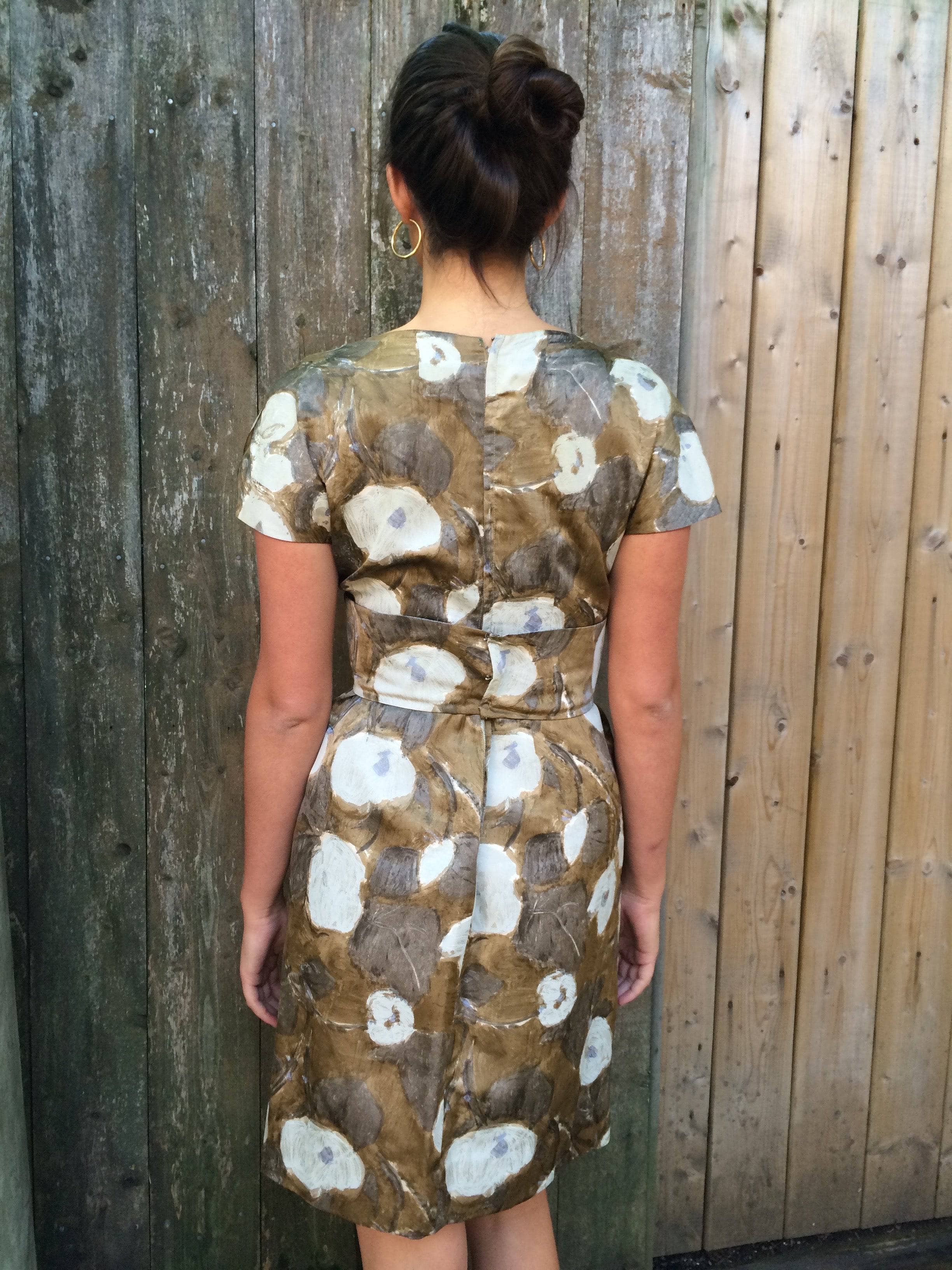 1950s Grey Floral Print Silk Cocktail Dress Medium - Image 5