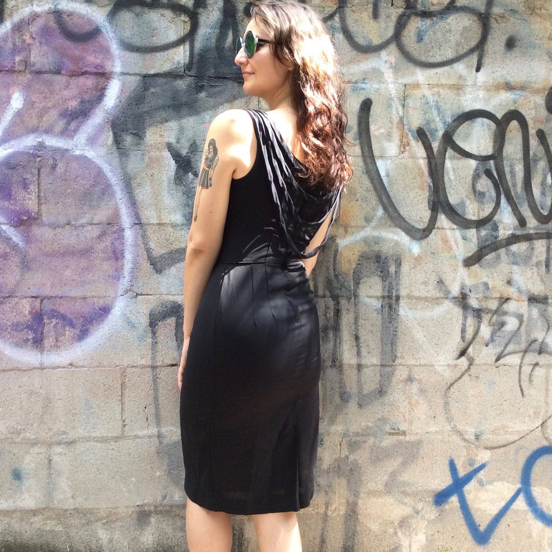 1950s Open-Back Black Cocktail Dress Small - Image 2