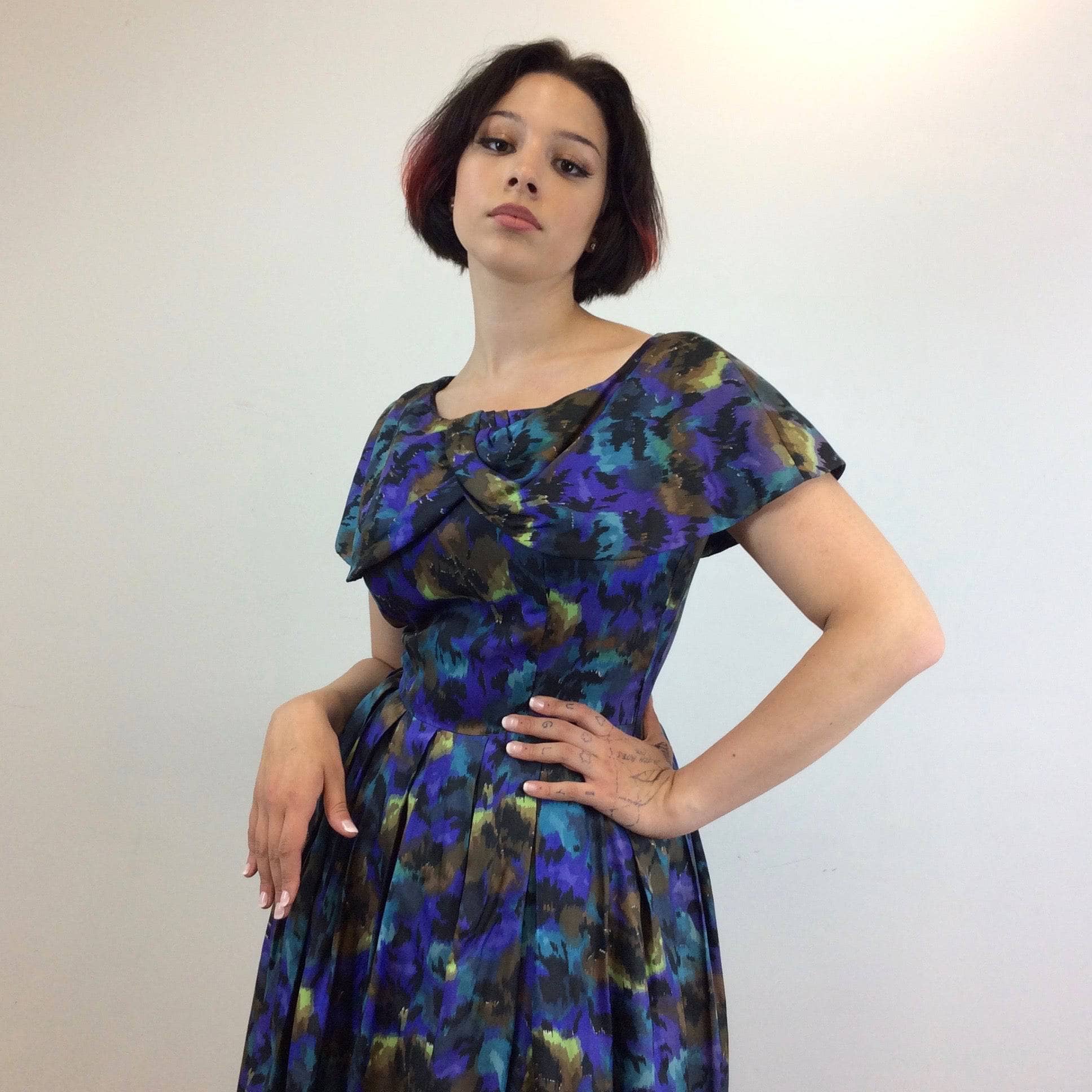 1950s Purple Abstract Print Full Skirt Silk Dress M - Image 5