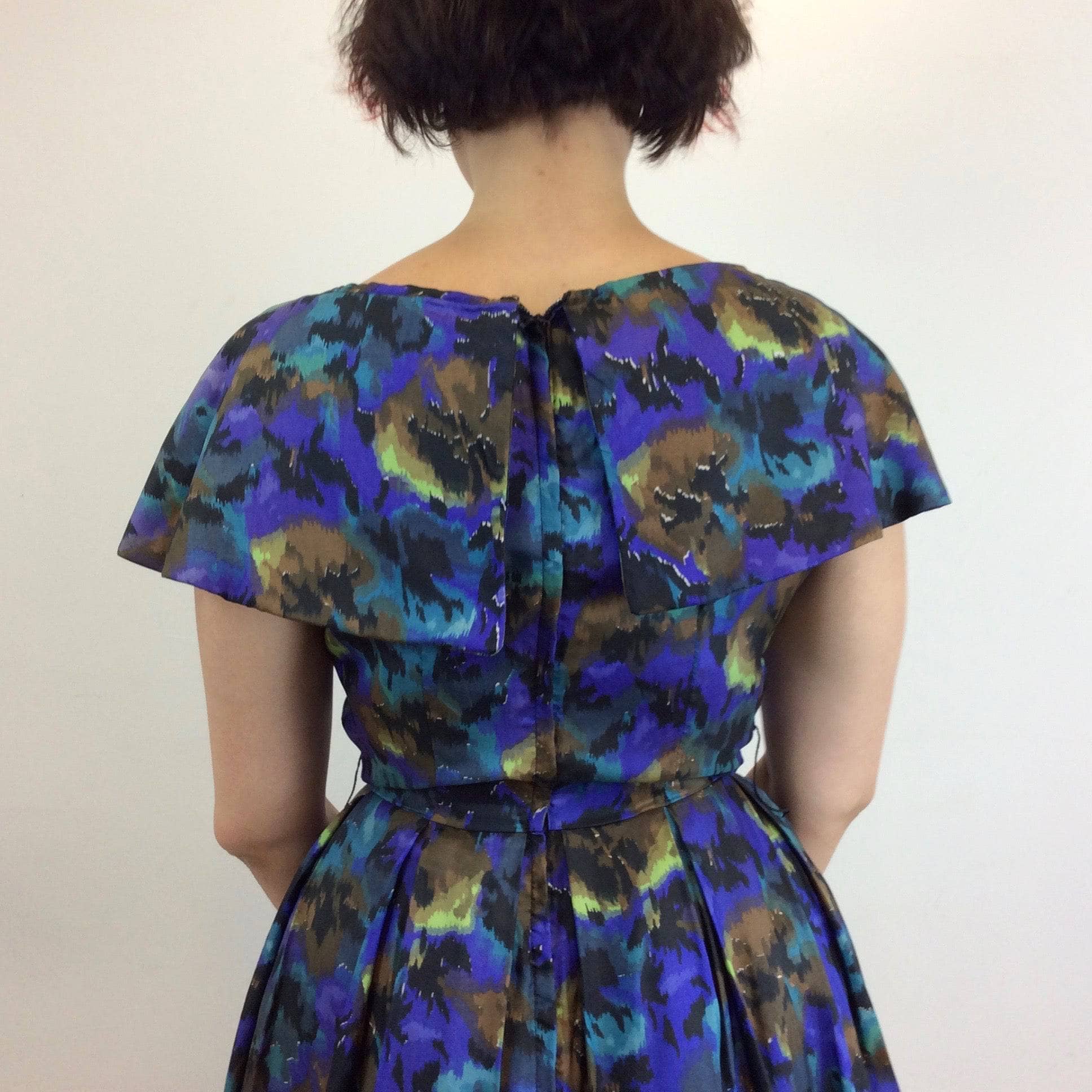 1950s Purple Abstract Print Full Skirt Silk Dress M - Image 7
