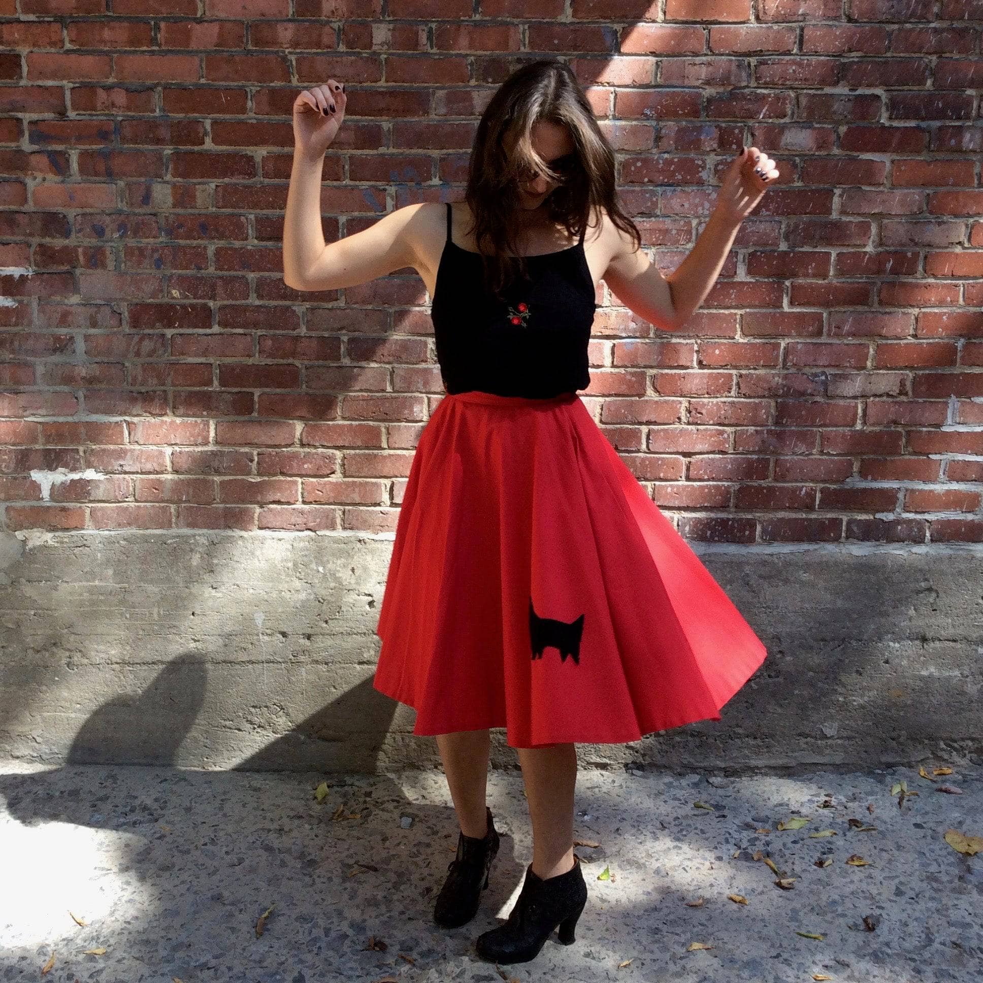 1950s Red Circular Skirt with Novelty Scottie Dog Applique S - Image 3