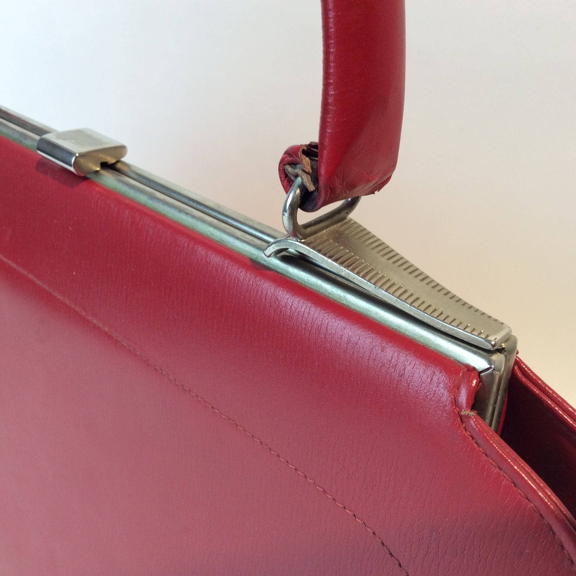 1950s Red Handbag - Image 6