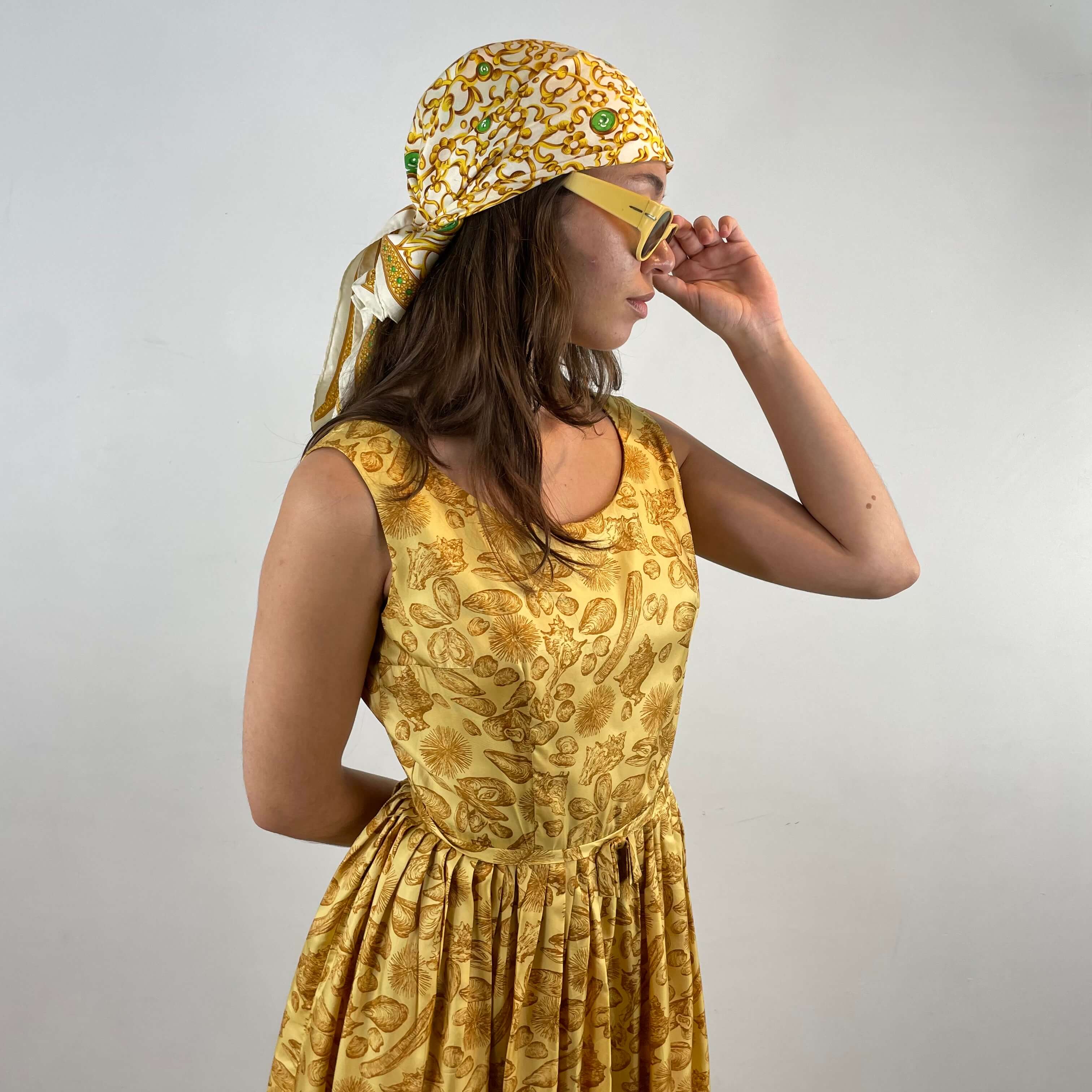 1950s Seashell Print Sleeveless Gold Dress Medium - Image 4