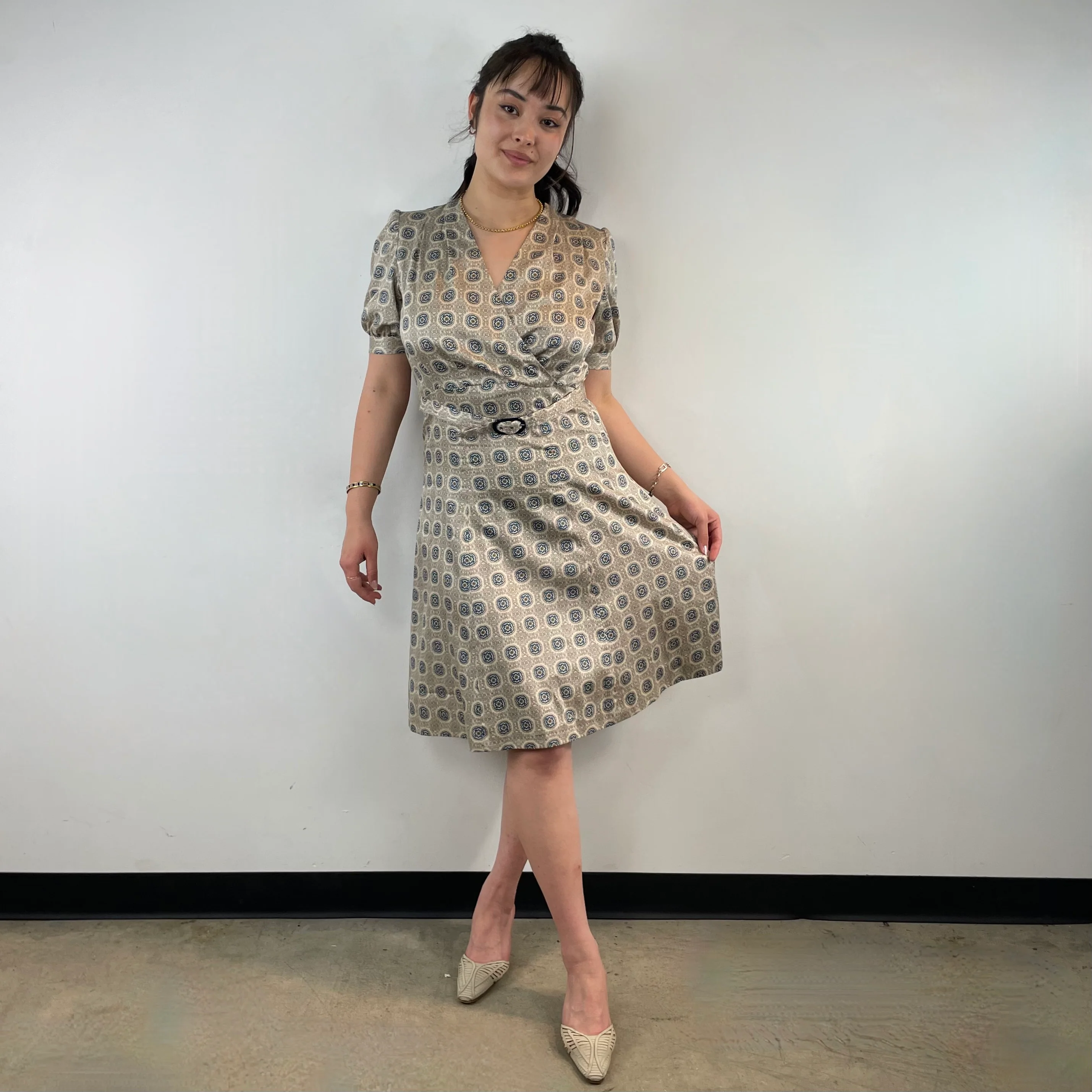 1950s Beige Cotton Wrap Dress with Geometric Print Medium - Image 3