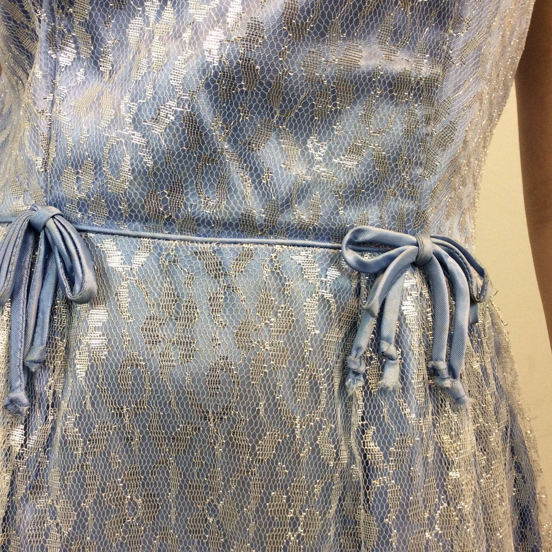 1950s Silver Lace Party Dress Small / Medium - Image 8