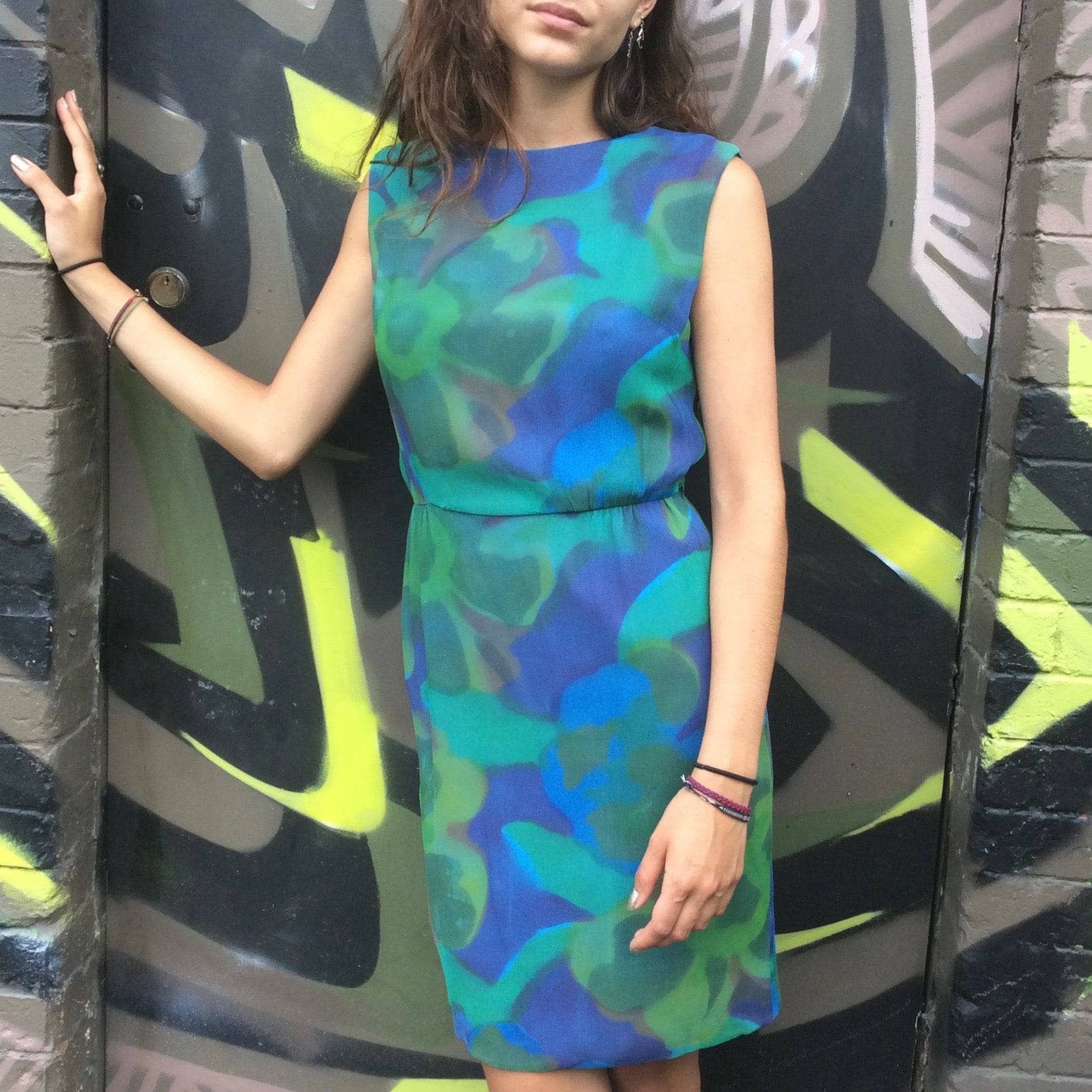 1960s Abstract Print Knee-length Sleeveless Silk Cocktail Dress S - Image 3