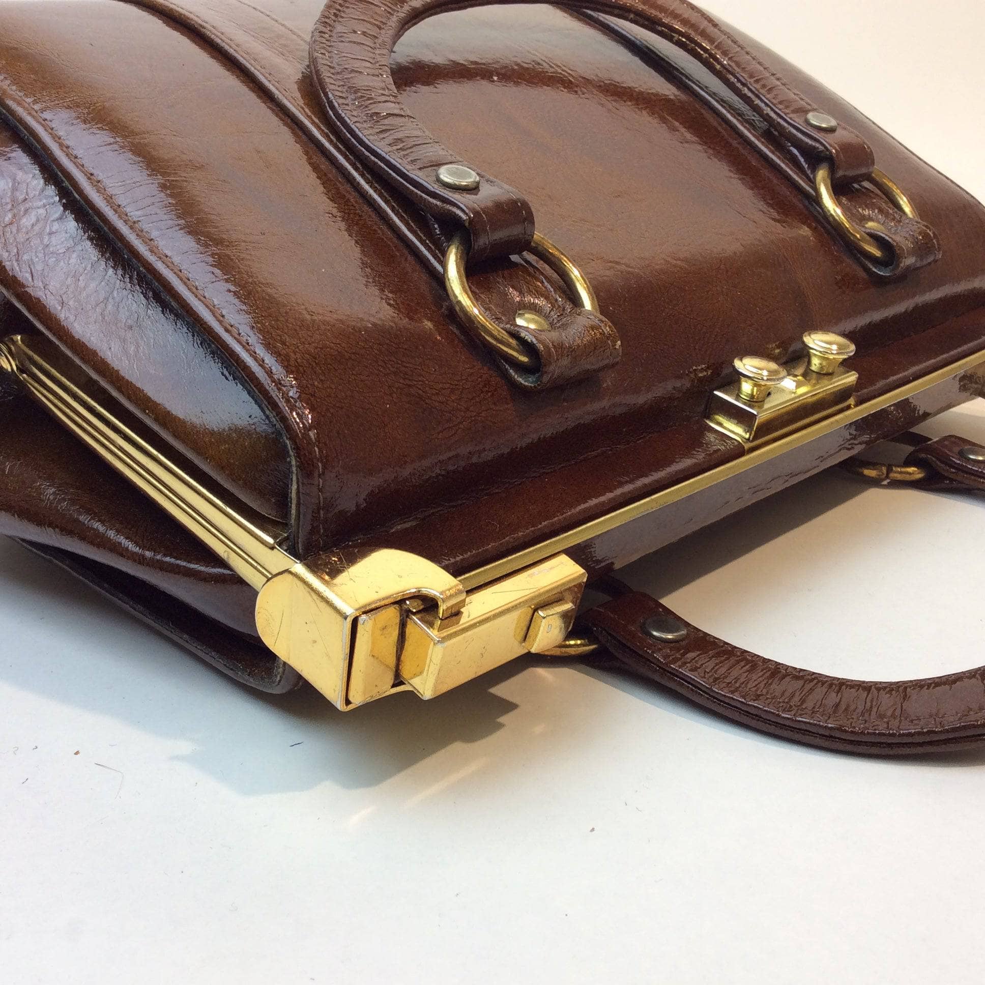 1960s Brown Patent Leather Frame Bag - Image 6