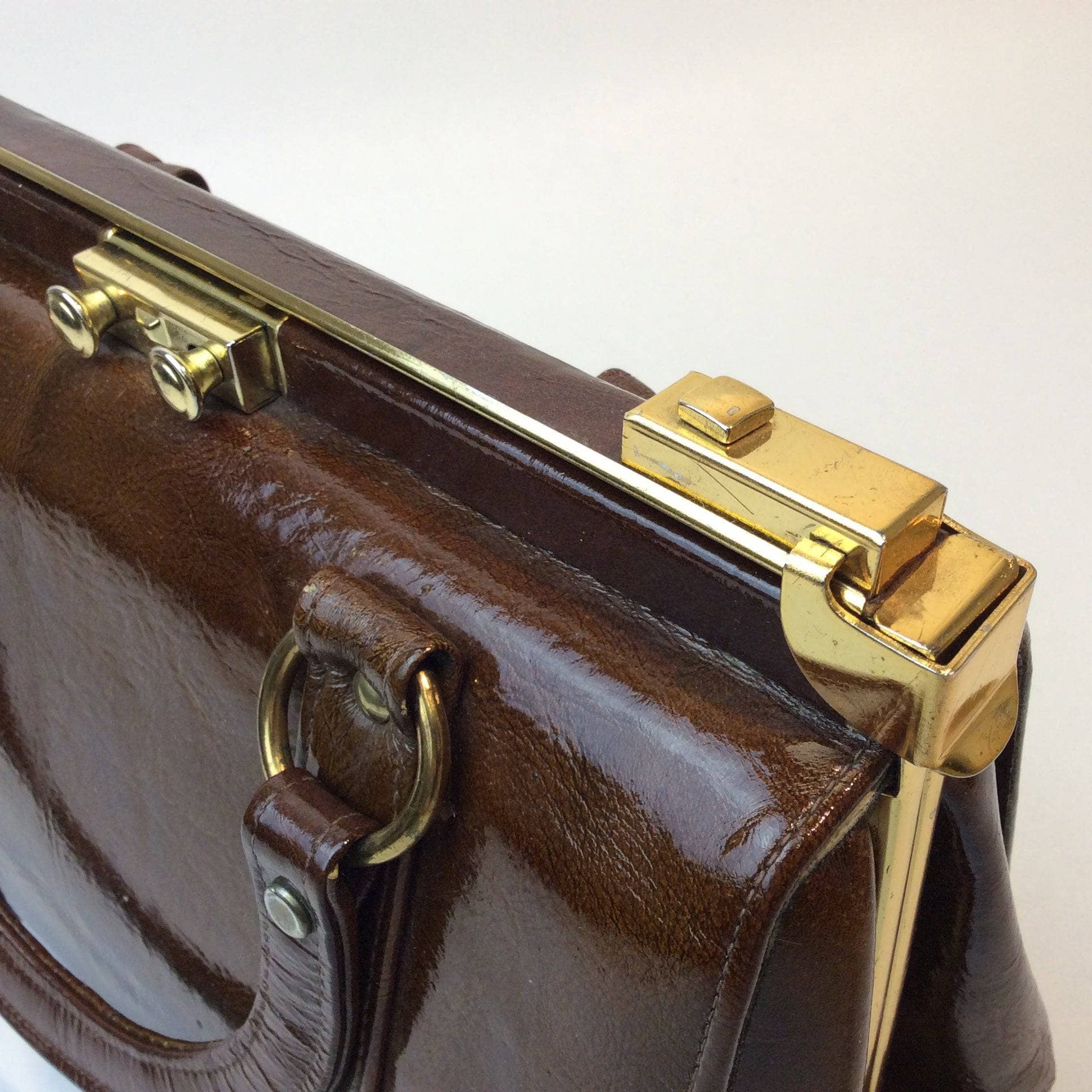 1960s Brown Patent Leather Frame Bag - Image 7