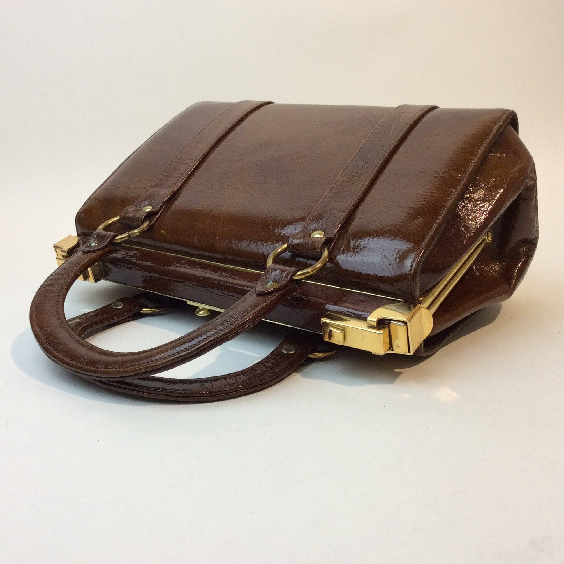 1960s Brown Patent Leather Frame Bag - Image 9