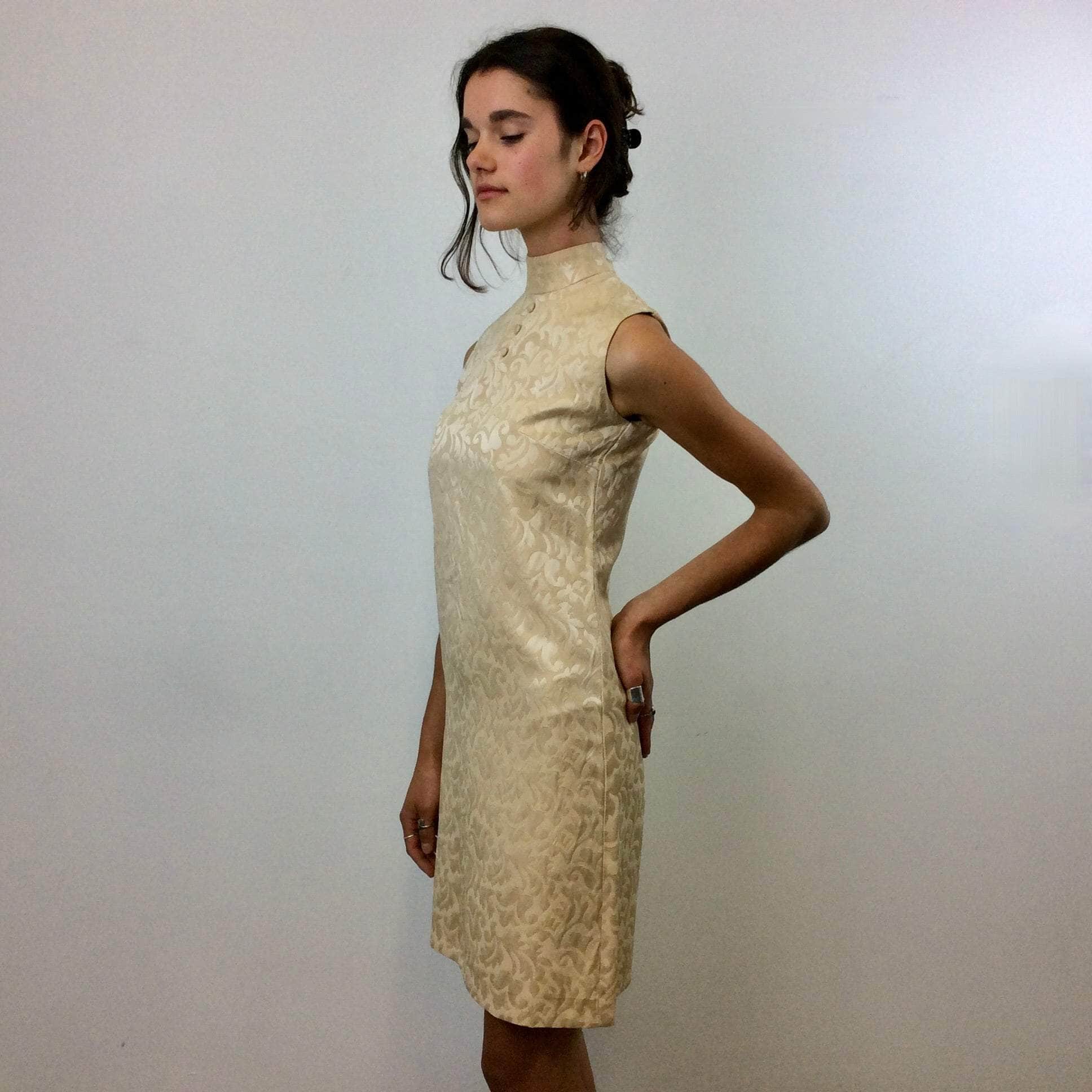 1960s Cream Colour Brocade Sleeveless Satin Shift Dress Small - Image 3