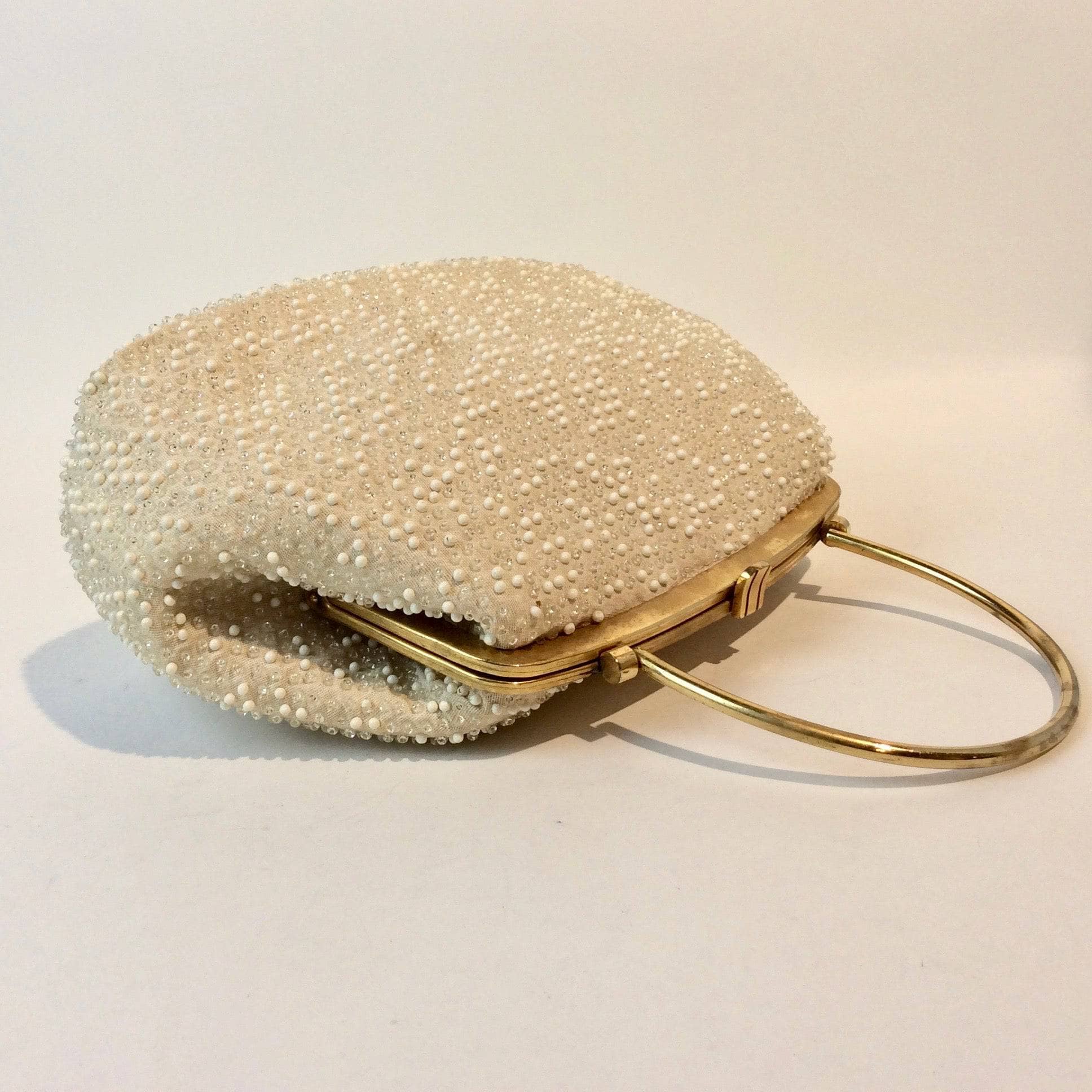 1960s Cream Grandee Beaded Handbag with Brass Handle - Image 4
