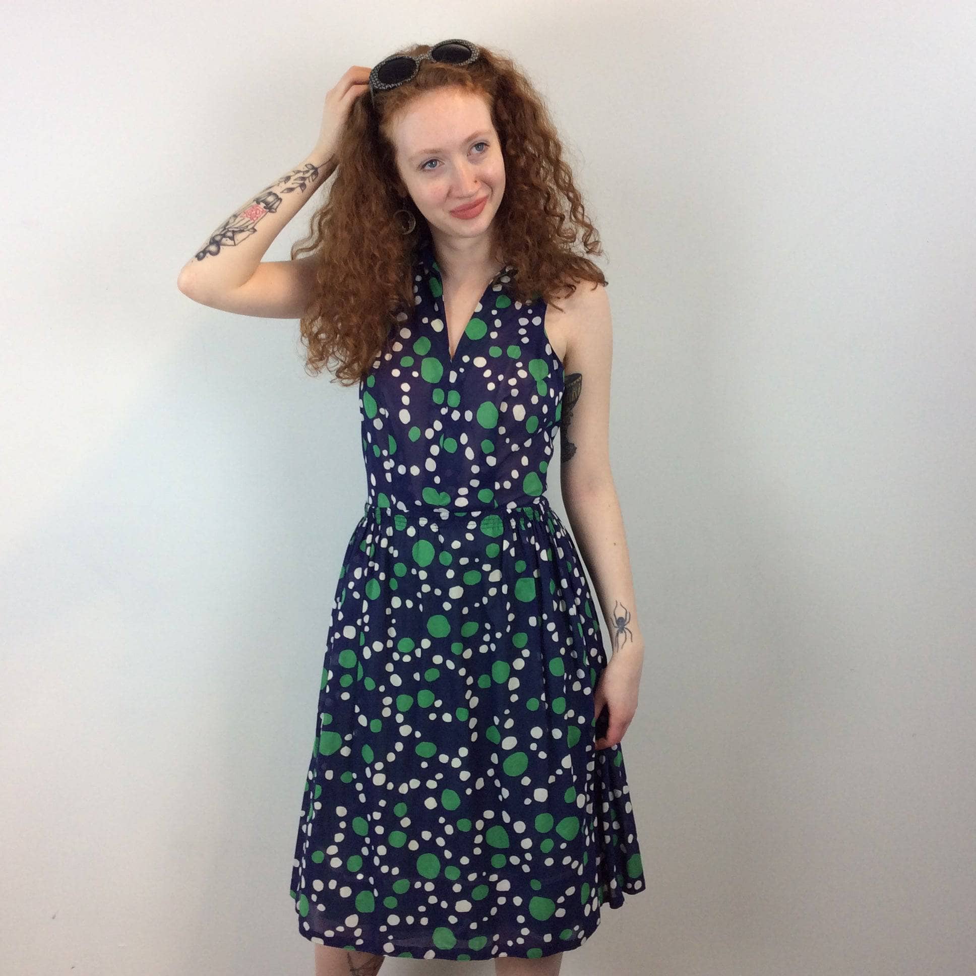 1960s Dotted Print Knee-length Sleeveless Dress Small - Image 2