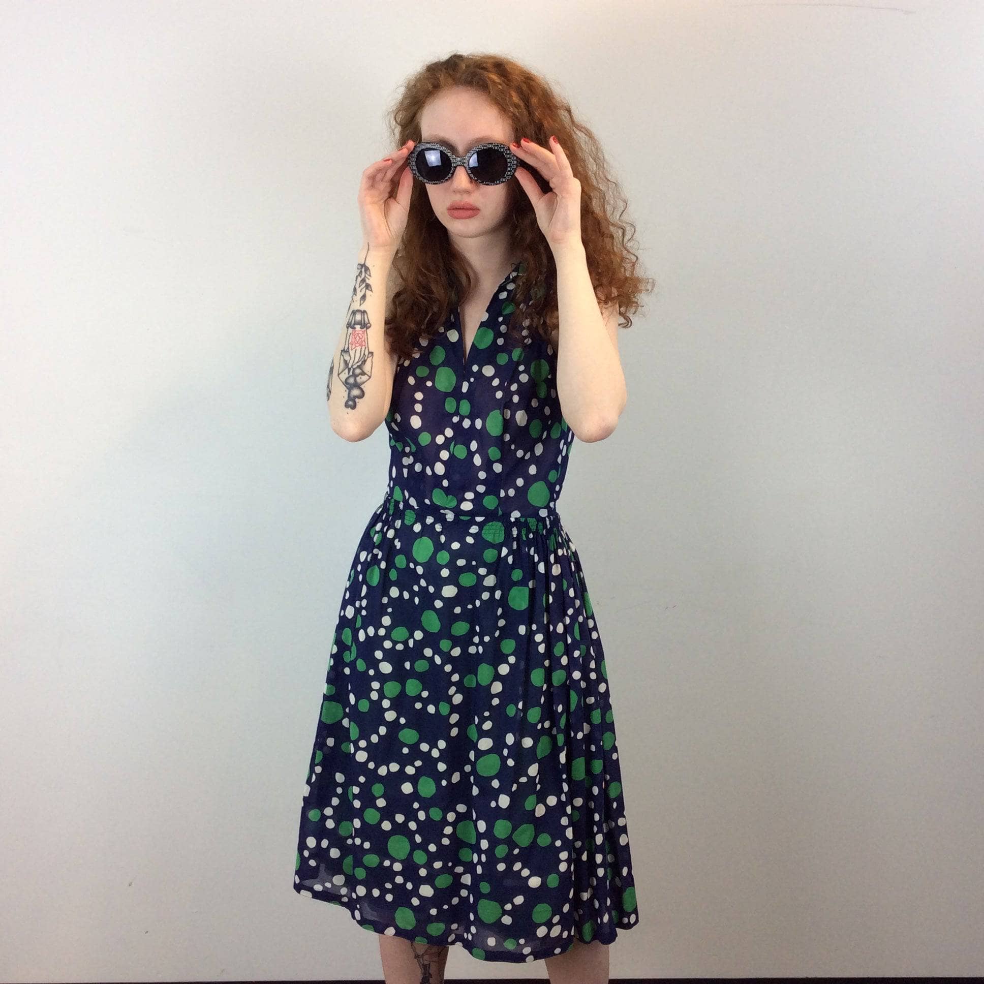 1960s Dotted Print Knee-length Sleeveless Dress Small - Image 3