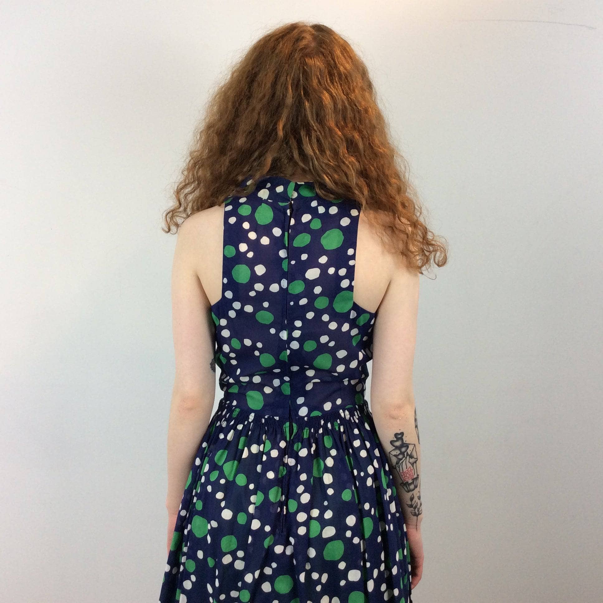 1960s Dotted Print Knee-length Sleeveless Dress Small - Image 6