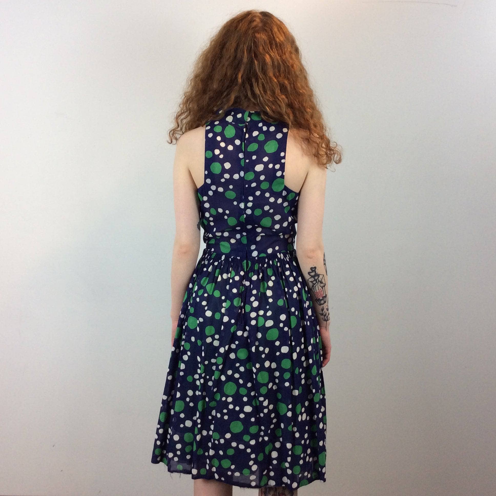 1960s Dotted Print Knee-length Sleeveless Dress Small - Image 7