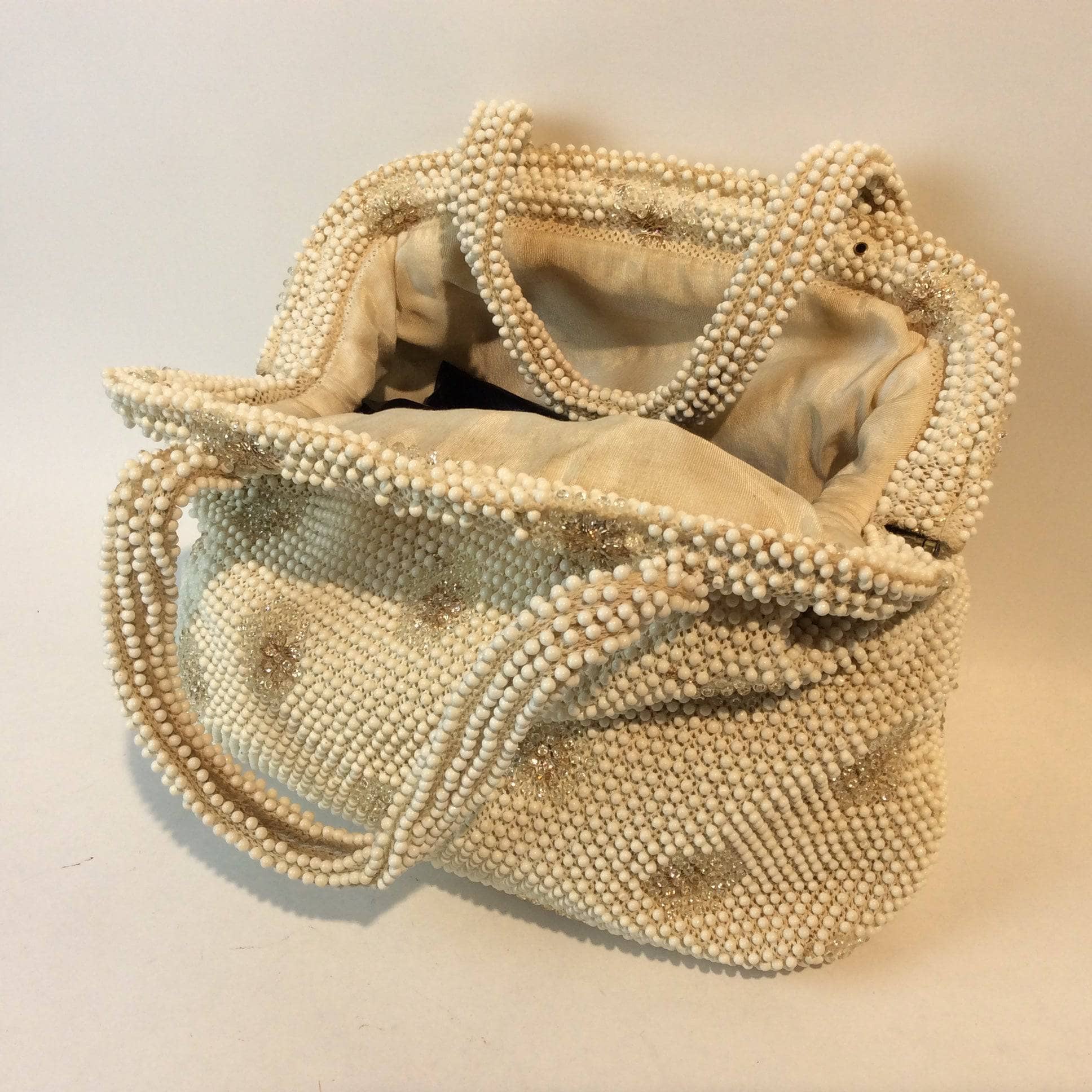1960s Ivory Grandee Beaded Soft Shell Handbag - Image 5