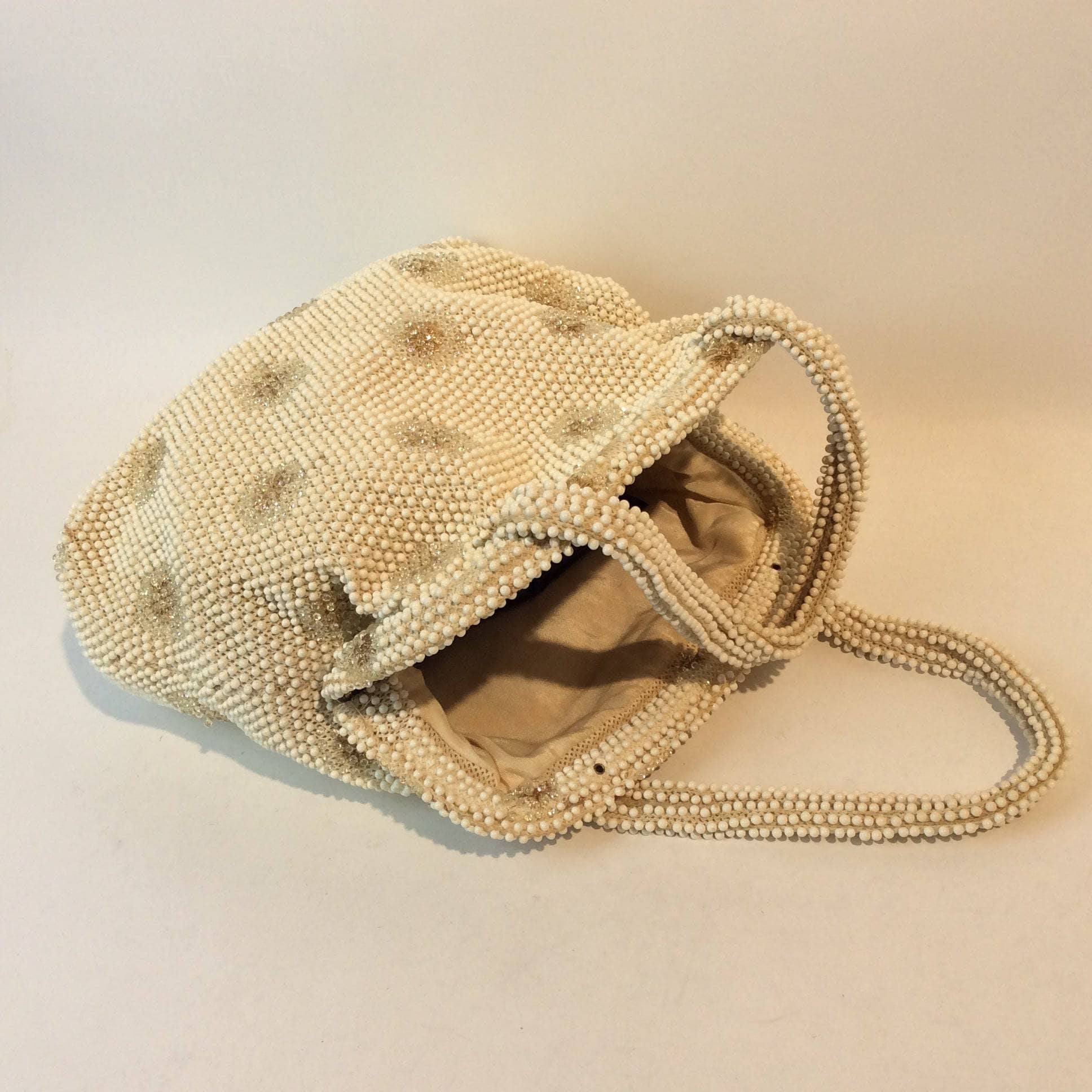 1960s Ivory Grandee Beaded Soft Shell Handbag - Image 6