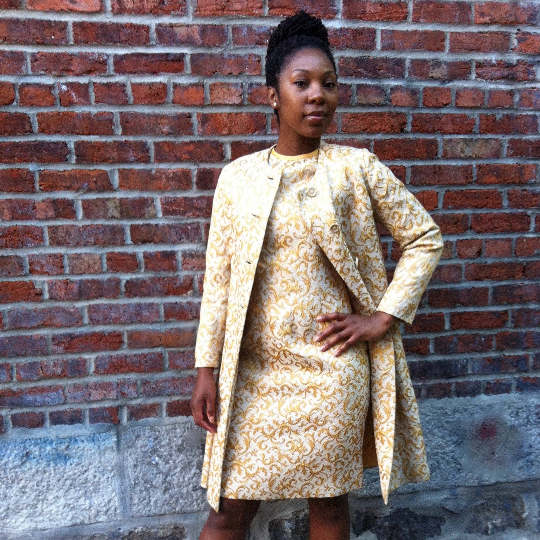 1960s Jackie O. Style Gold Brocade Sheath Dress & Coat Set Small - Image 4