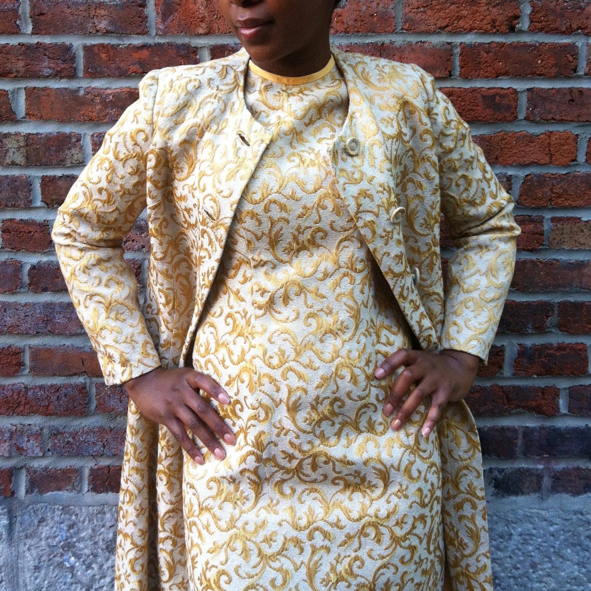 1960s Jackie O. Style Gold Brocade Sheath Dress & Coat Set Small - Image 5