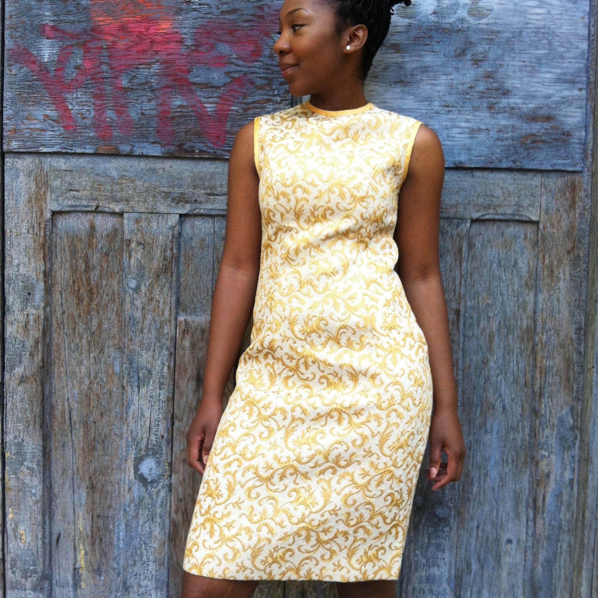 1960s Jackie O. Style Gold Brocade Sheath Dress & Coat Set Small - Image 8