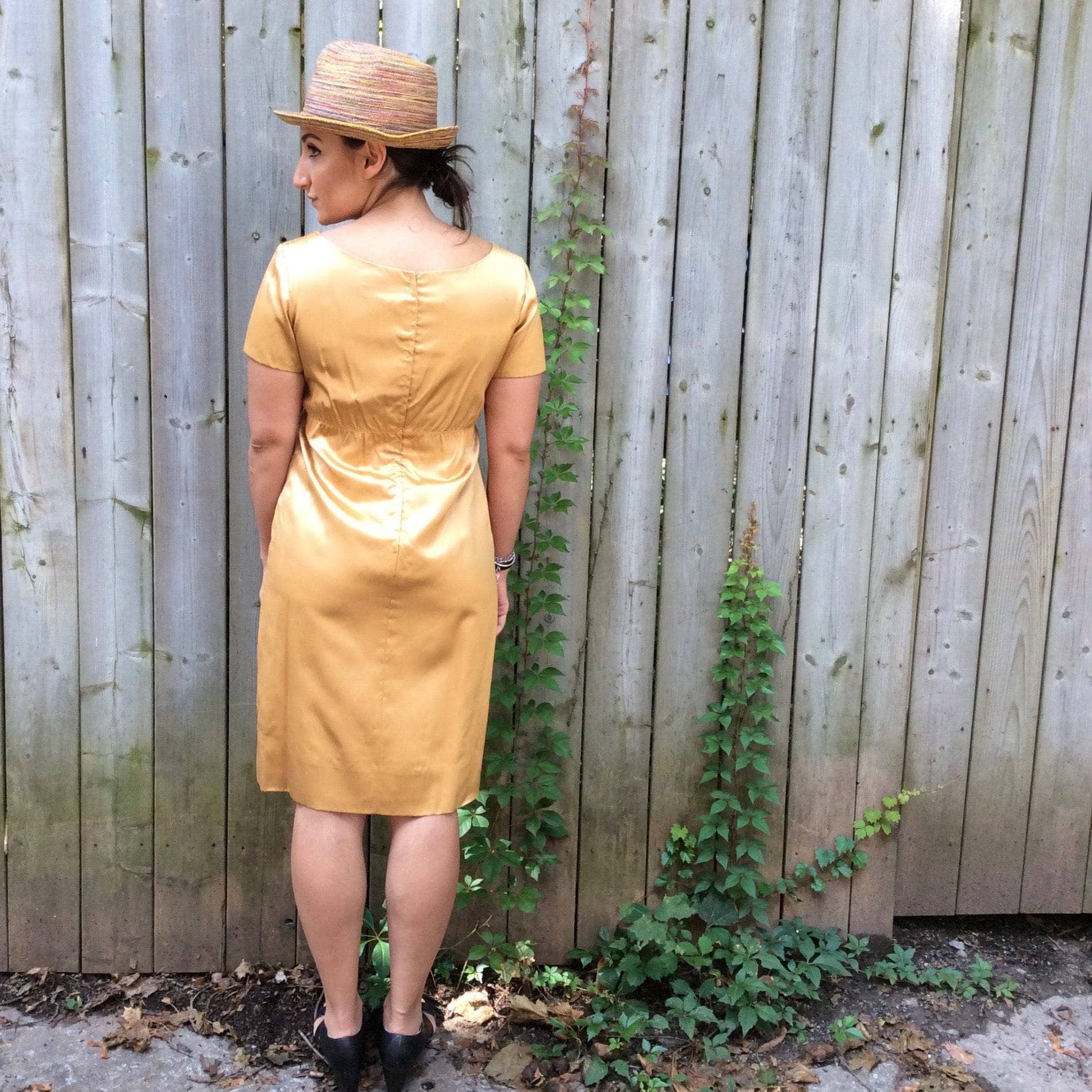 1960s Knee-length Gold Satin Shift Dress Medium - Image 5