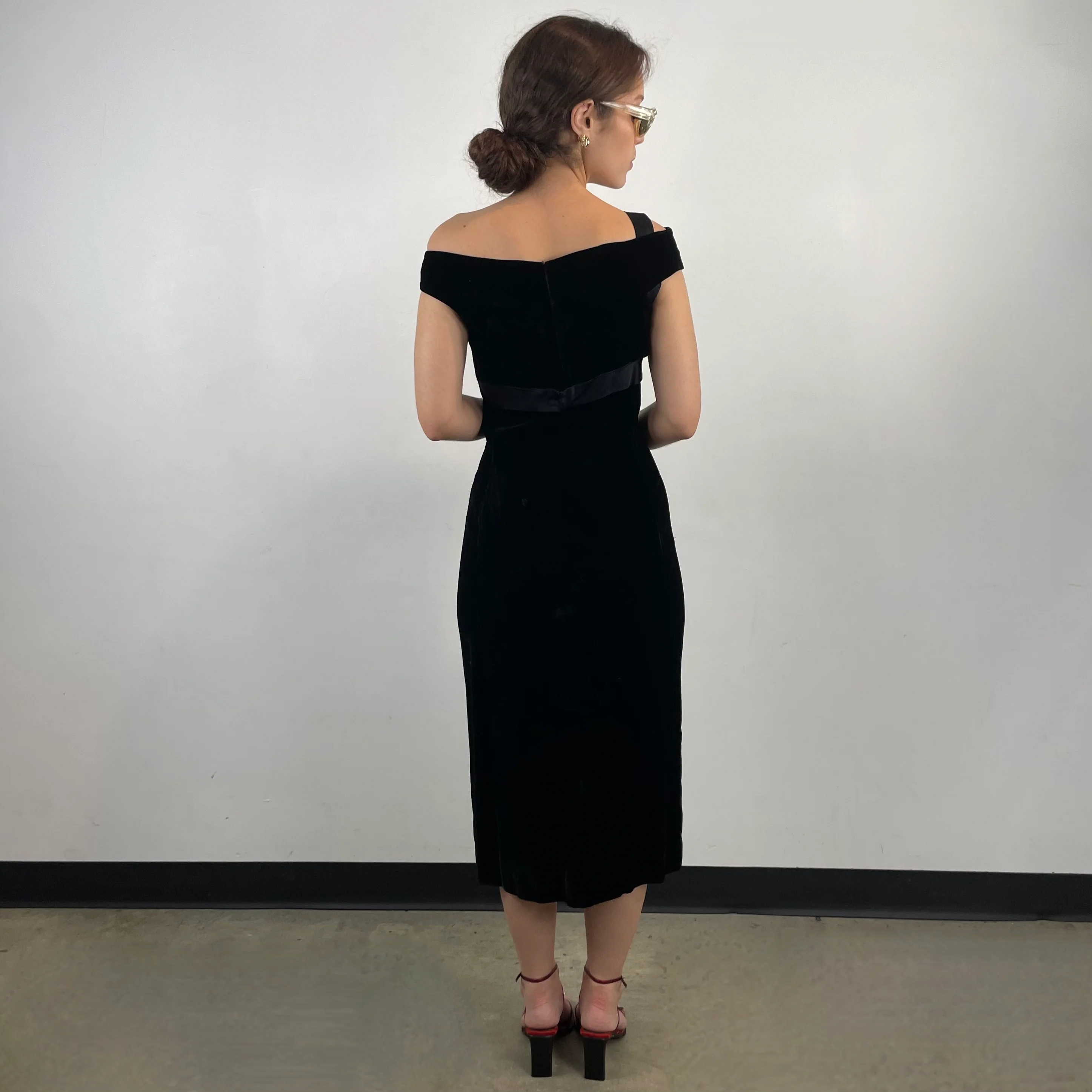 1960s Off the Shoulder Black Velvet Midi Dress Small - Image 4