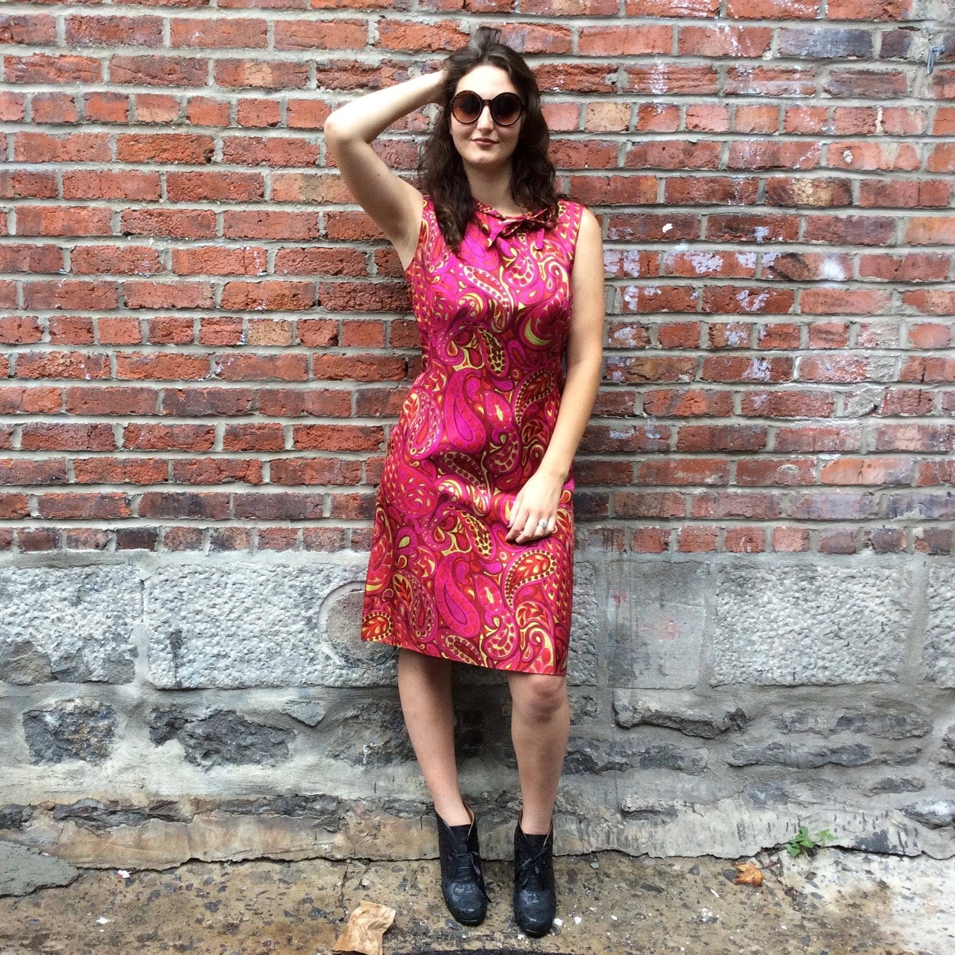 1960s Paisley Bold Print Sheath Dress S/M - Image 2