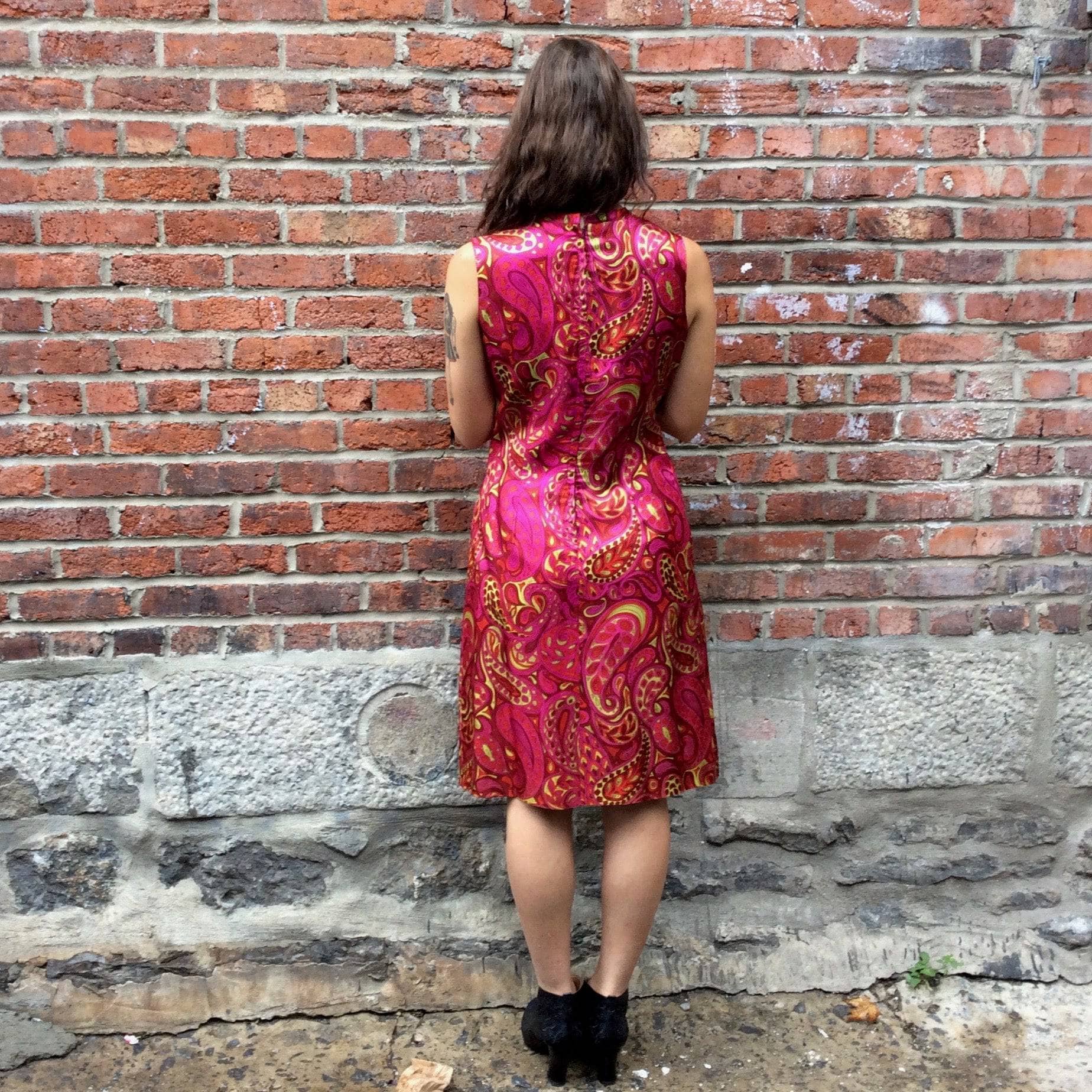 1960s Paisley Bold Print Sheath Dress S/M - Image 5