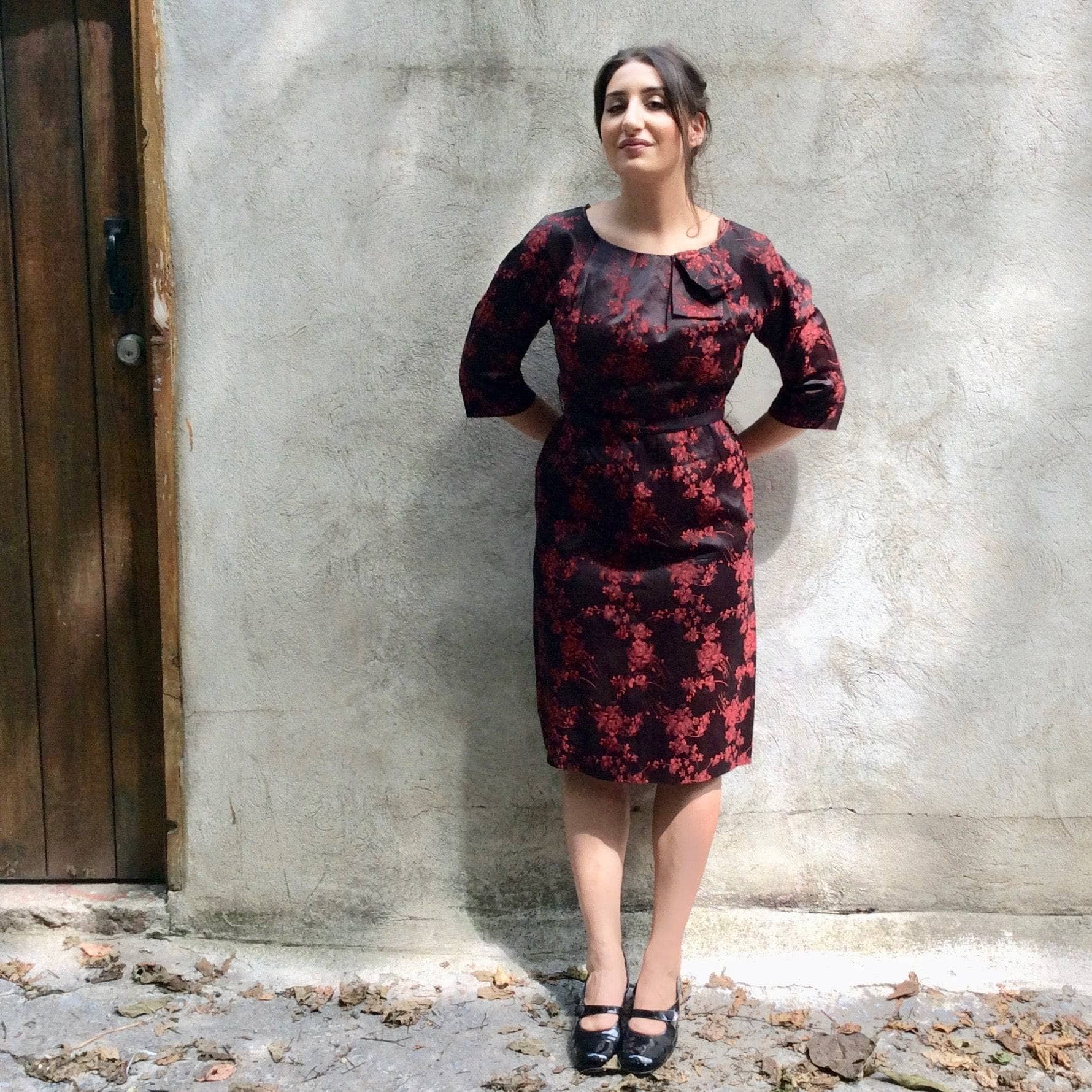 1960s Red and Black Floral Satin Cocktail Dress Medium - Image 4
