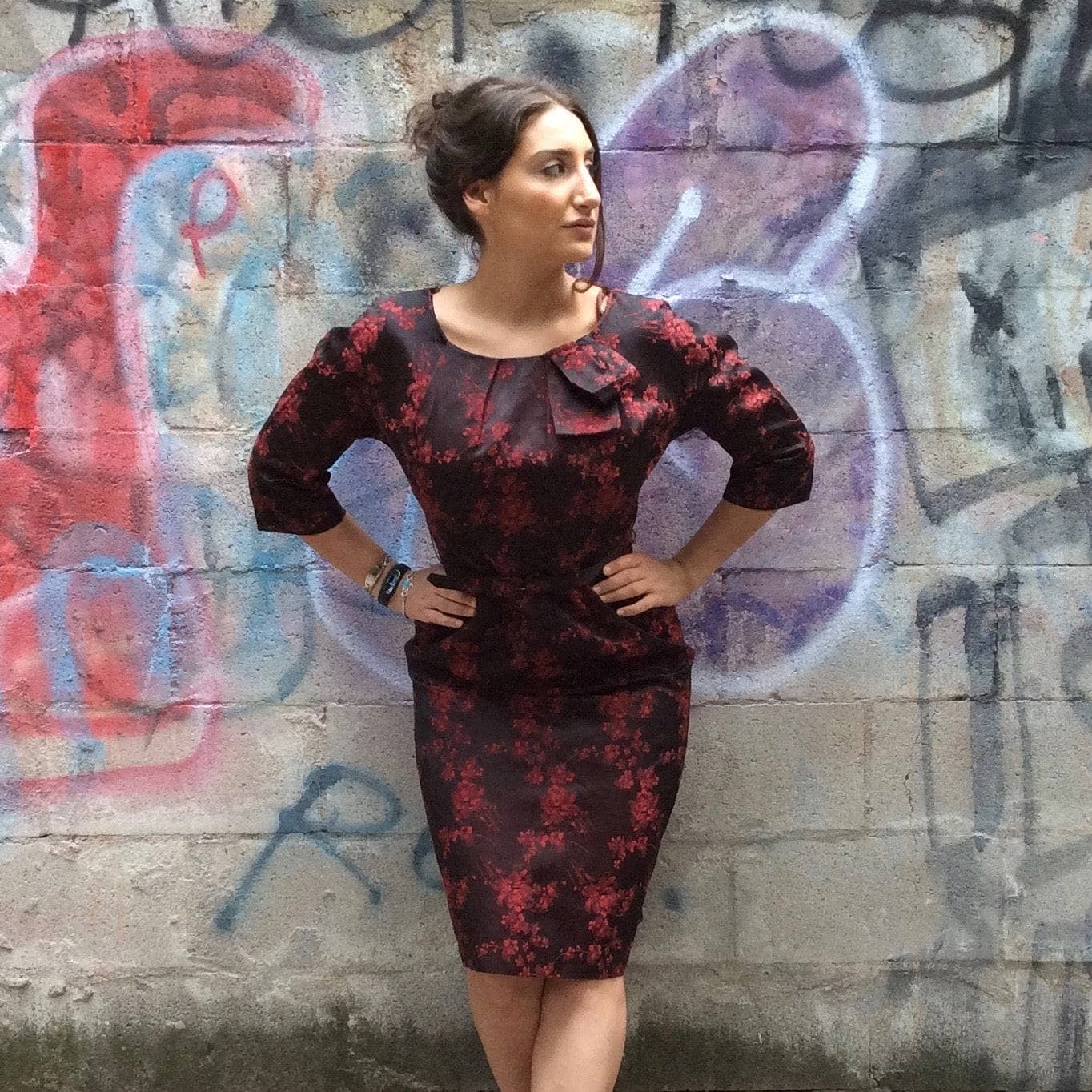 1960s Red and Black Floral Satin Cocktail Dress Medium - Image 6