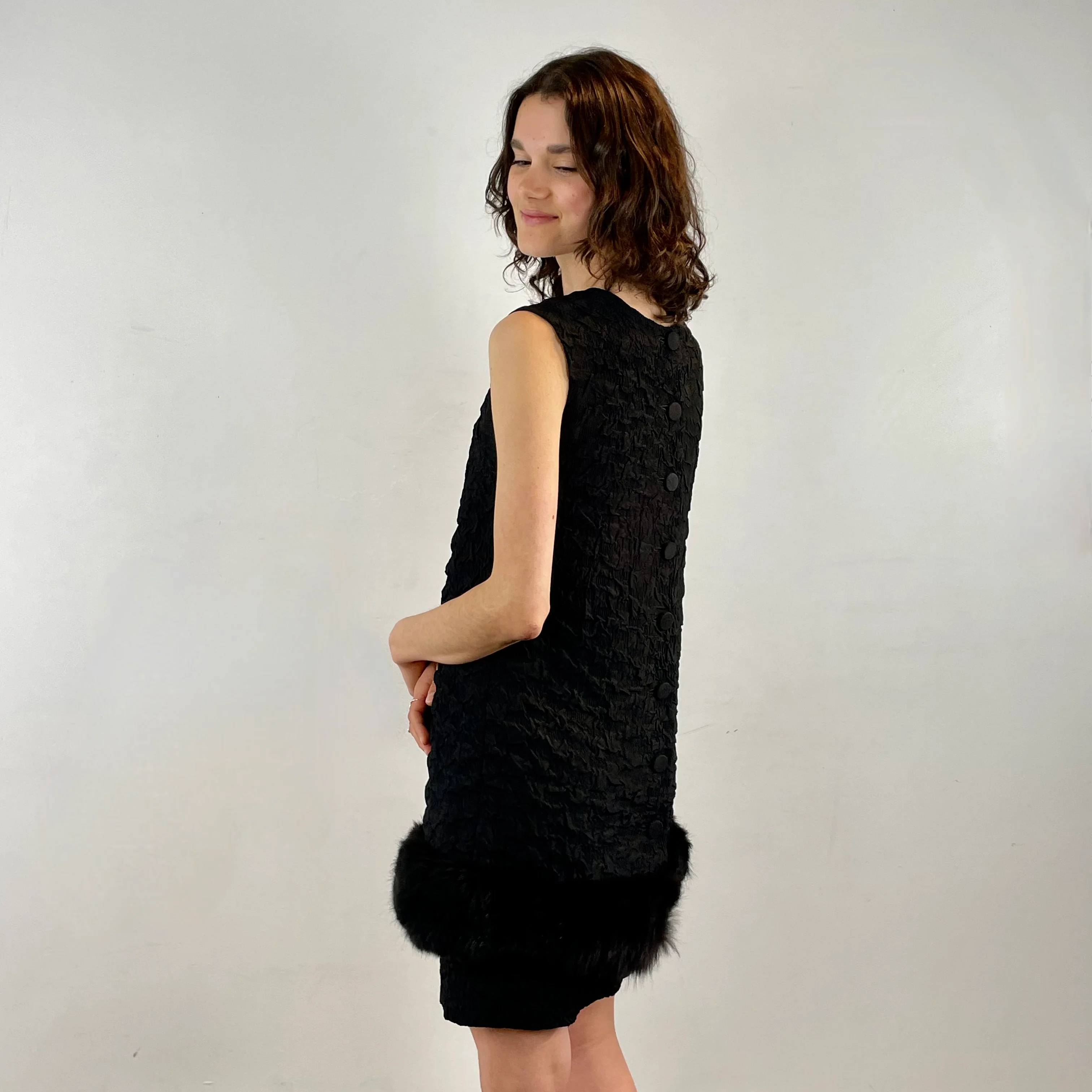 1960s Sleeveless Black Shift Dress with Fur Trim Small - Image 3