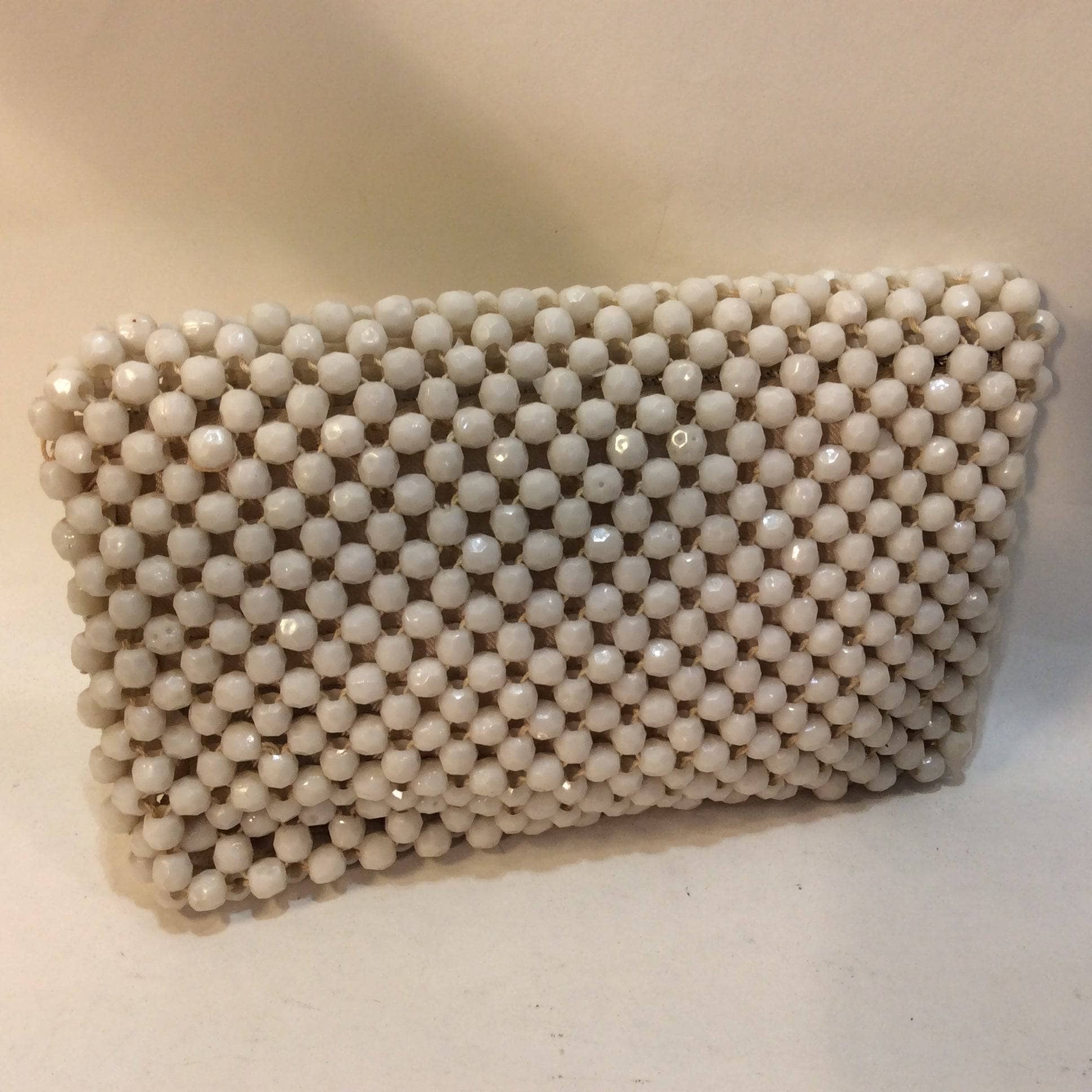 1960s White Octagonal Beaded Clutch Bag - Image 5