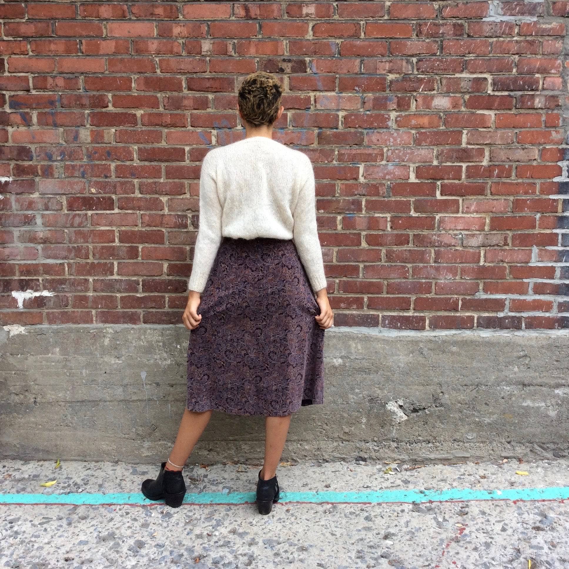 1970s A-Line Paisley Velvet Skirt S-M - Image 2